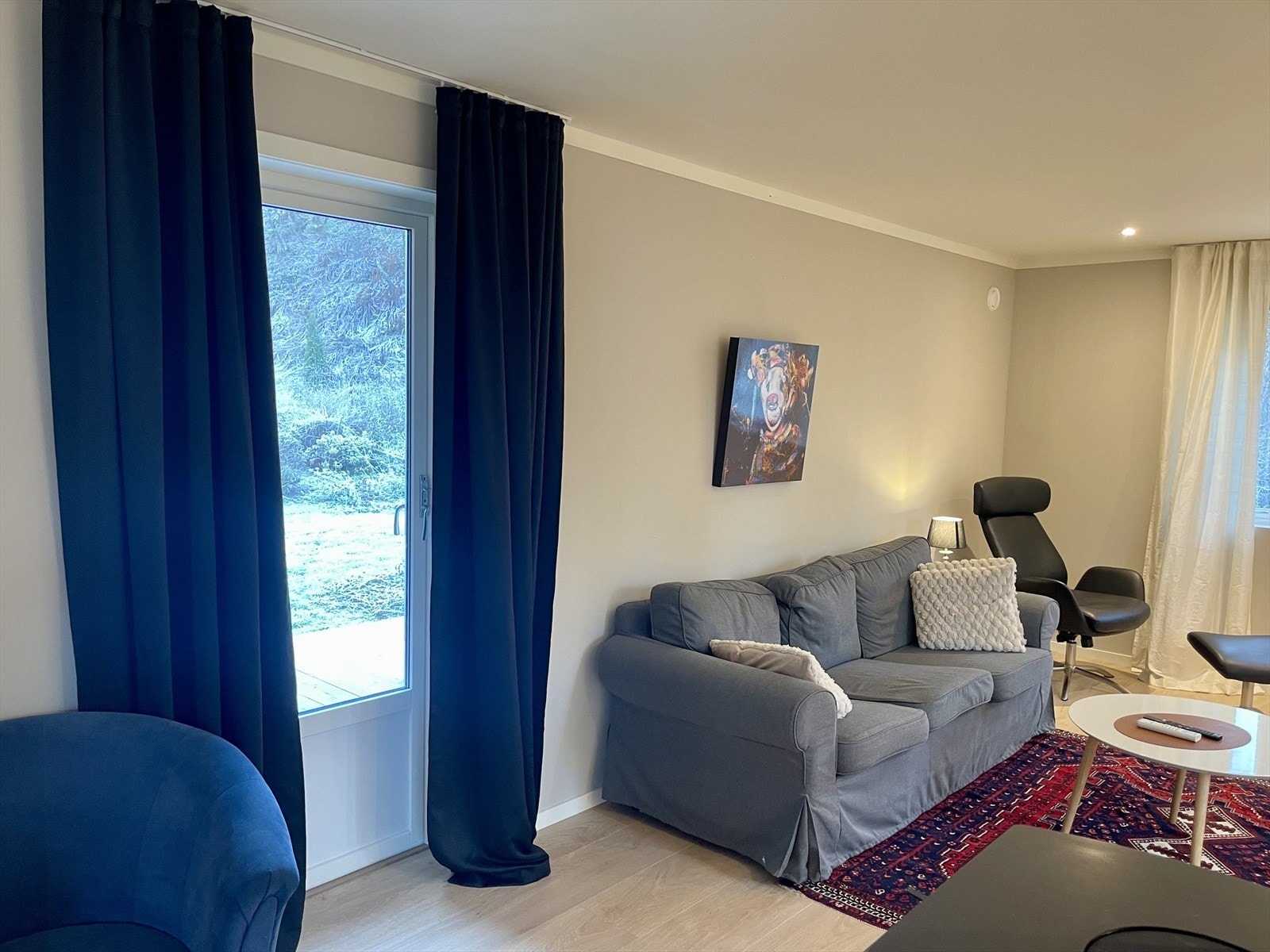 Stuen har adkomst til terrassen Galleribilde