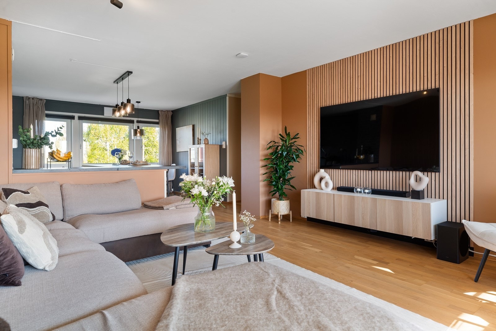 På stuen er det god plass til sofa og tilhørende møblement. Galleribilde