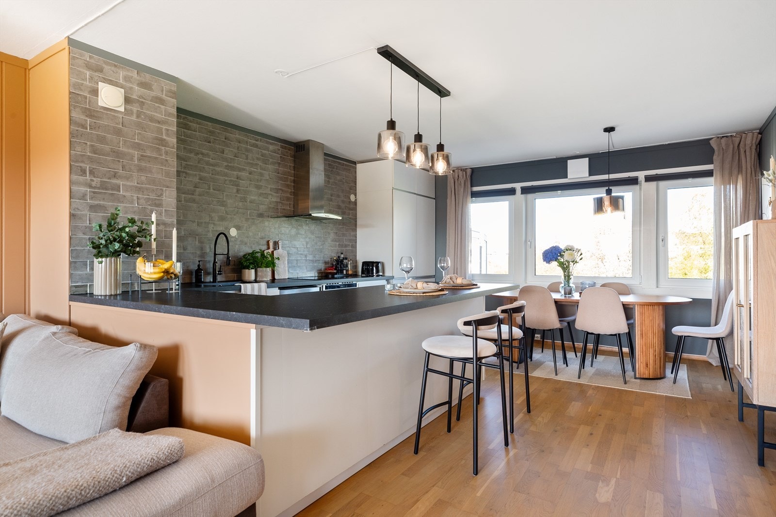 God plass til spisebord ved kjøkken. Galleribilde