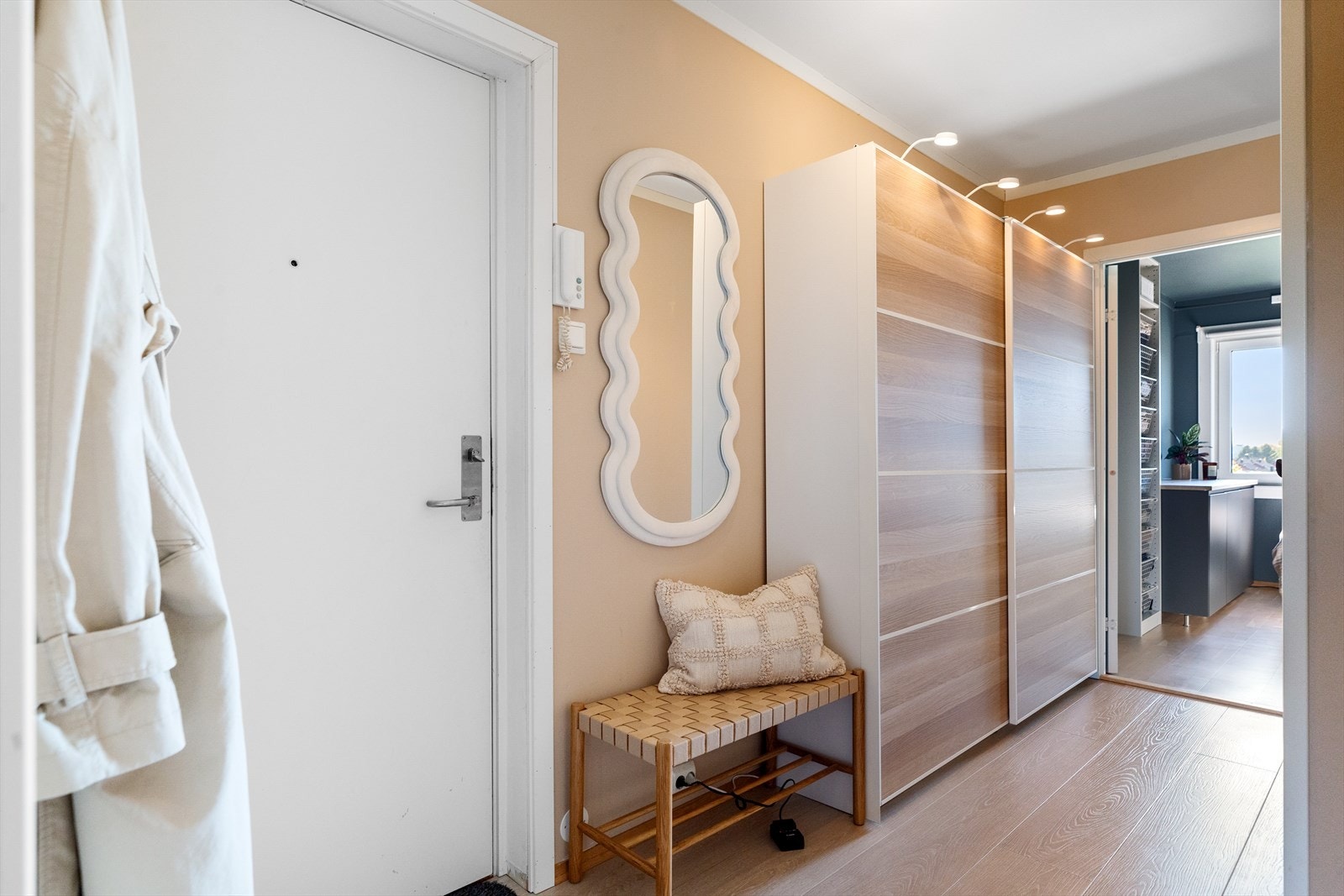 Flott entrè/gang på 7,5 kvm. Galleribilde