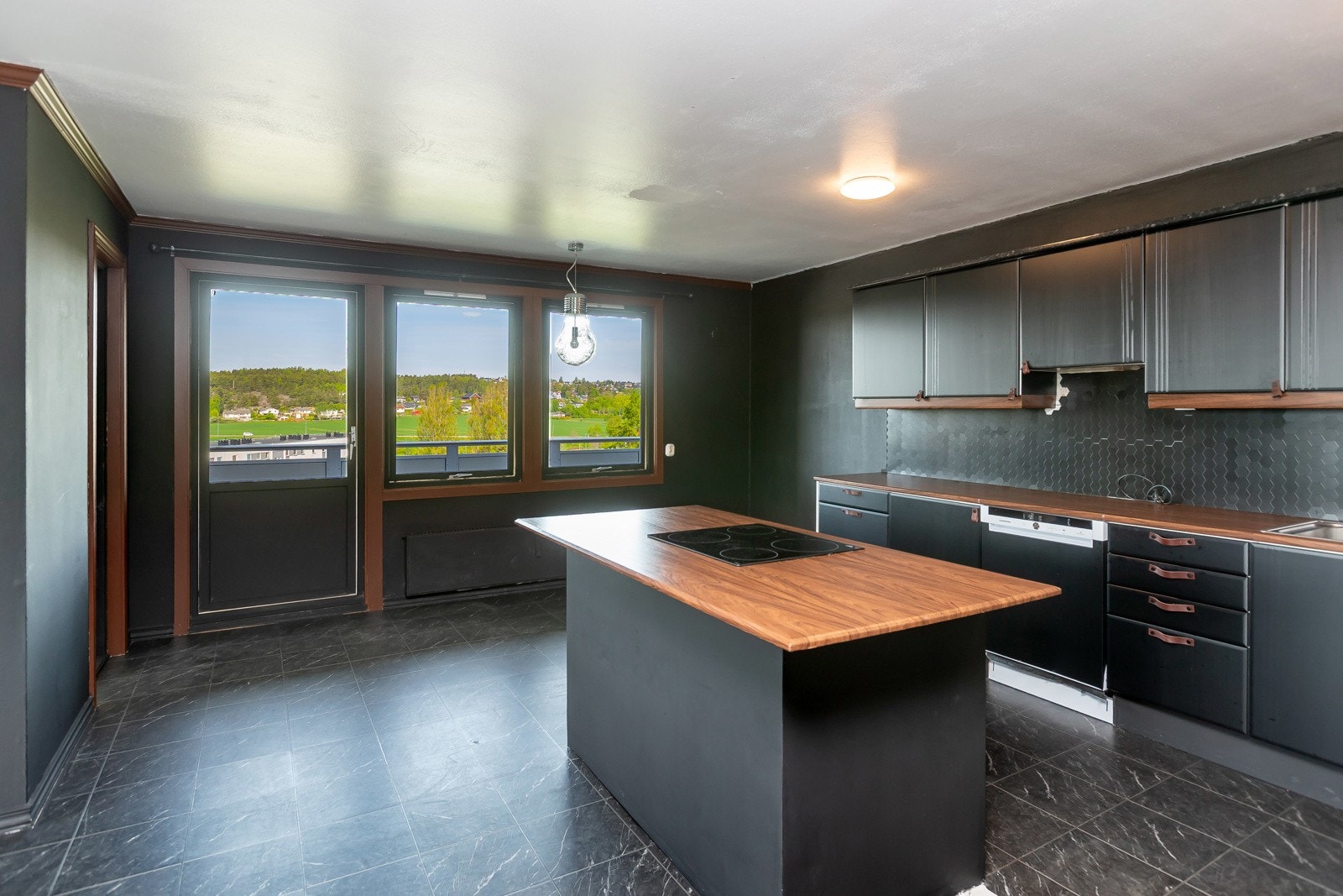 Det er mye lysinnslipp i leiligheten - og lite innsyn Galleribilde