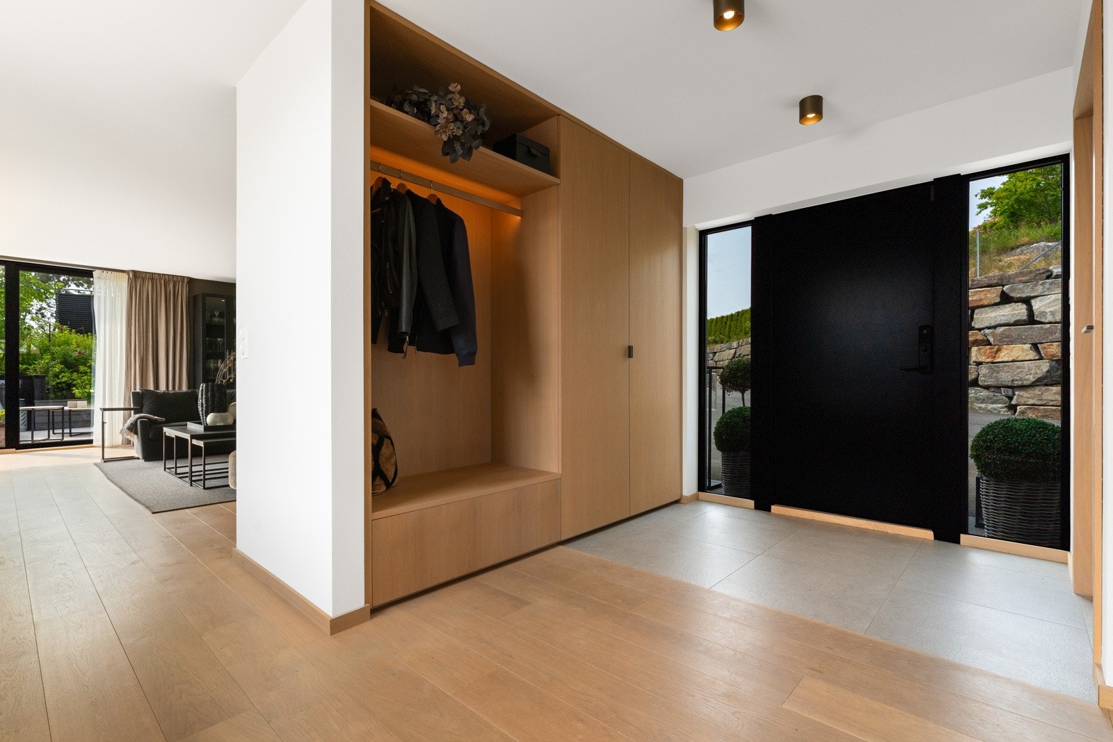 Luftig inngangsparti - I tillegg er det bod med biinngang som er perfekt når du kommer inn med vått tøy Galleribilde