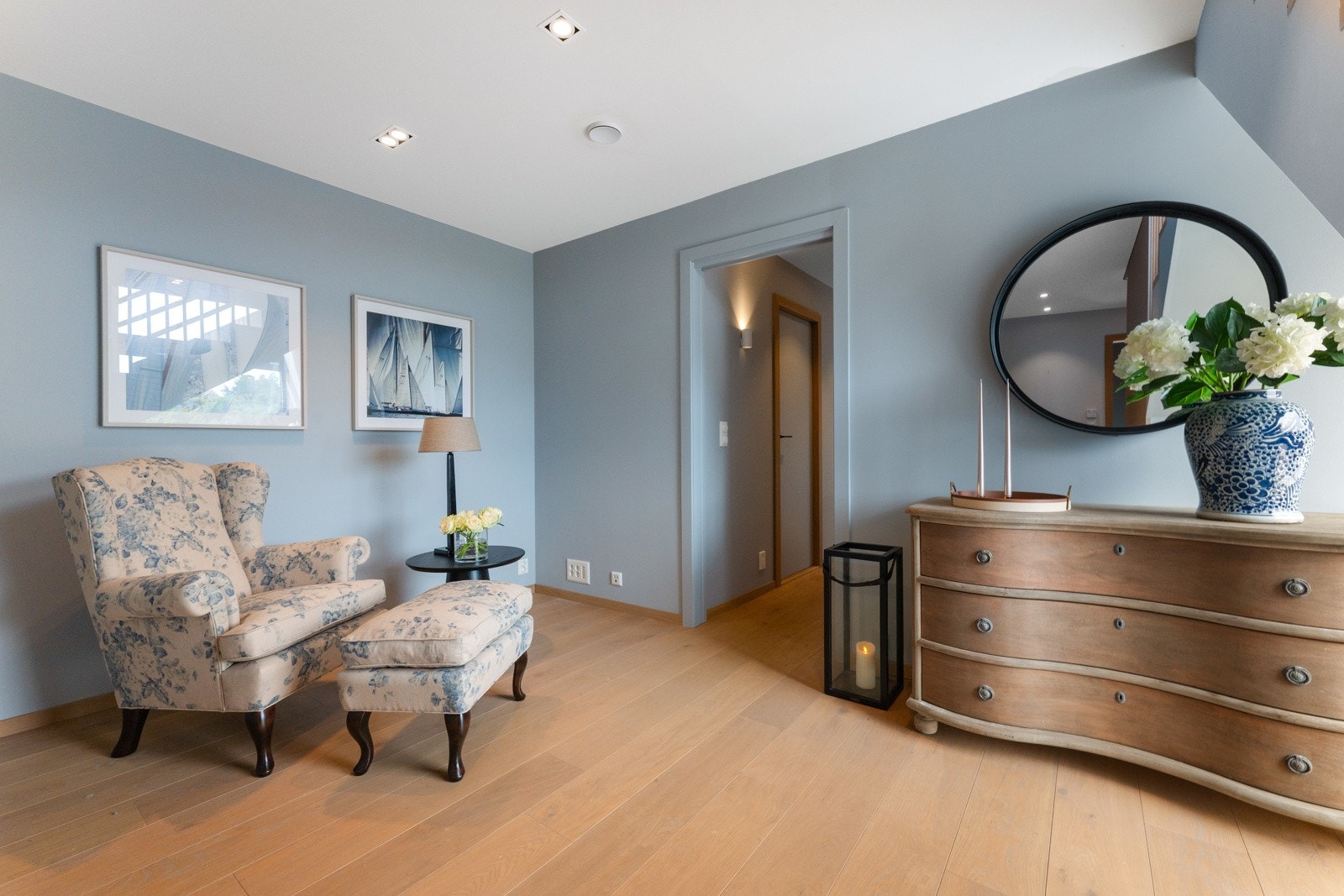 Stuen kan brukes som både TV-stue, kontor eller lekestue Galleribilde