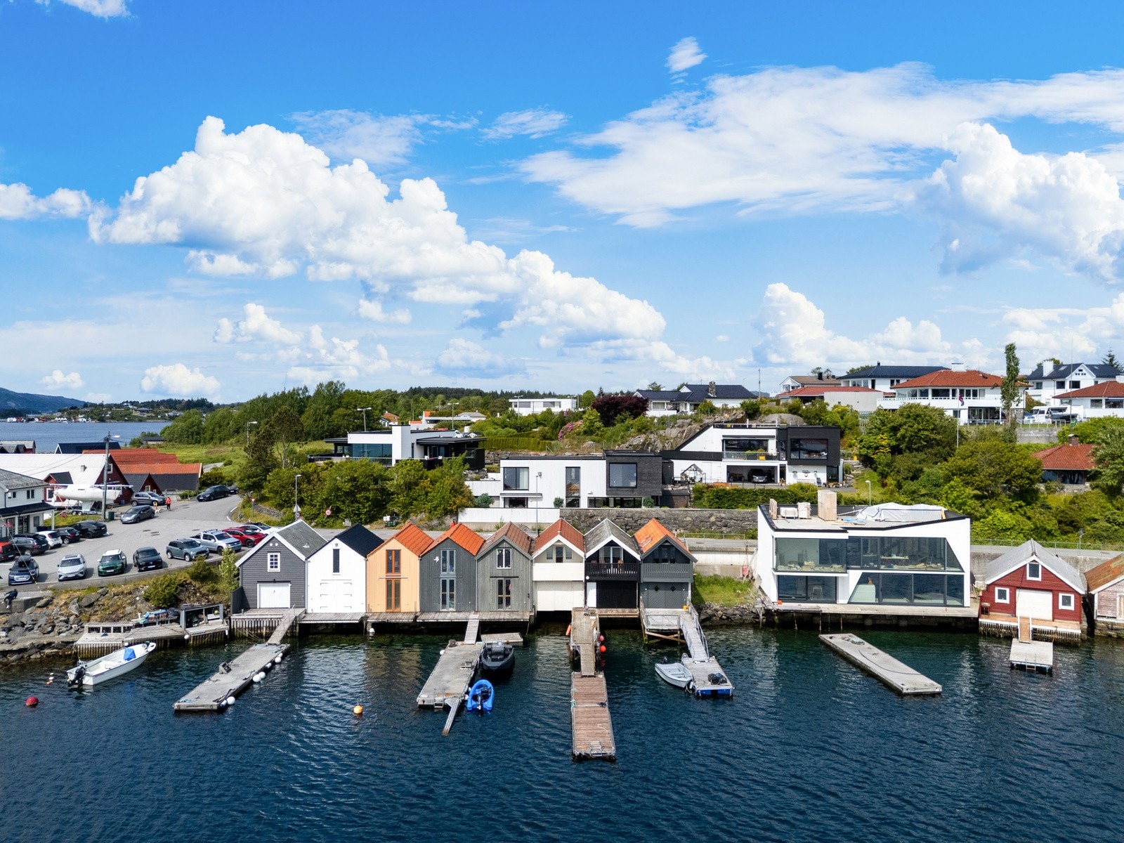 Nydelig beliggenhet i maritime omgivelser på Hjellestad Galleribilde