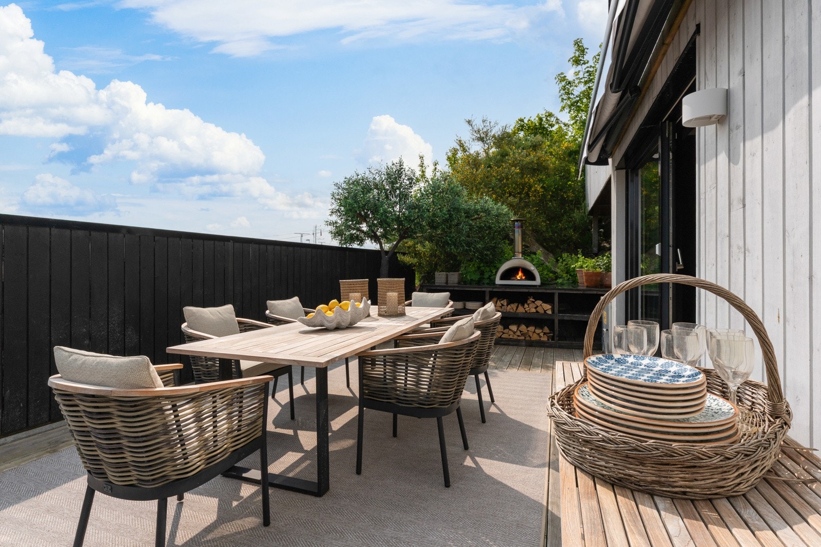 Nydelig plass å invitere hele familien på middag Galleribilde