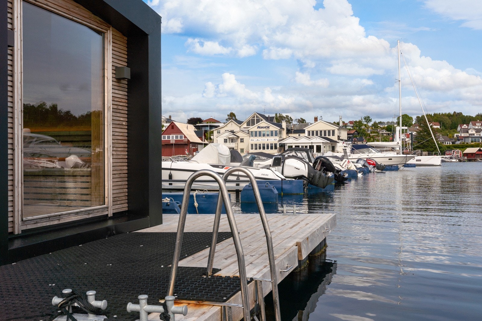 På ruskete dager er det fint å varme seg i badstuen før du tar deg et forfriskende bad Galleribilde