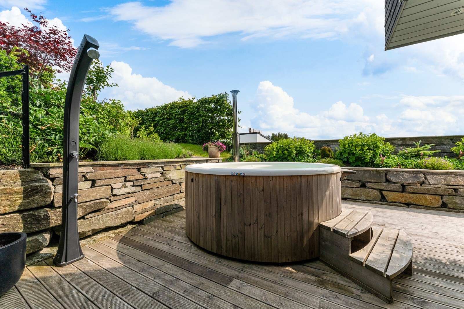 Stor badestamp fra Skargård med elektrisk element, bobler og belysning Galleribilde