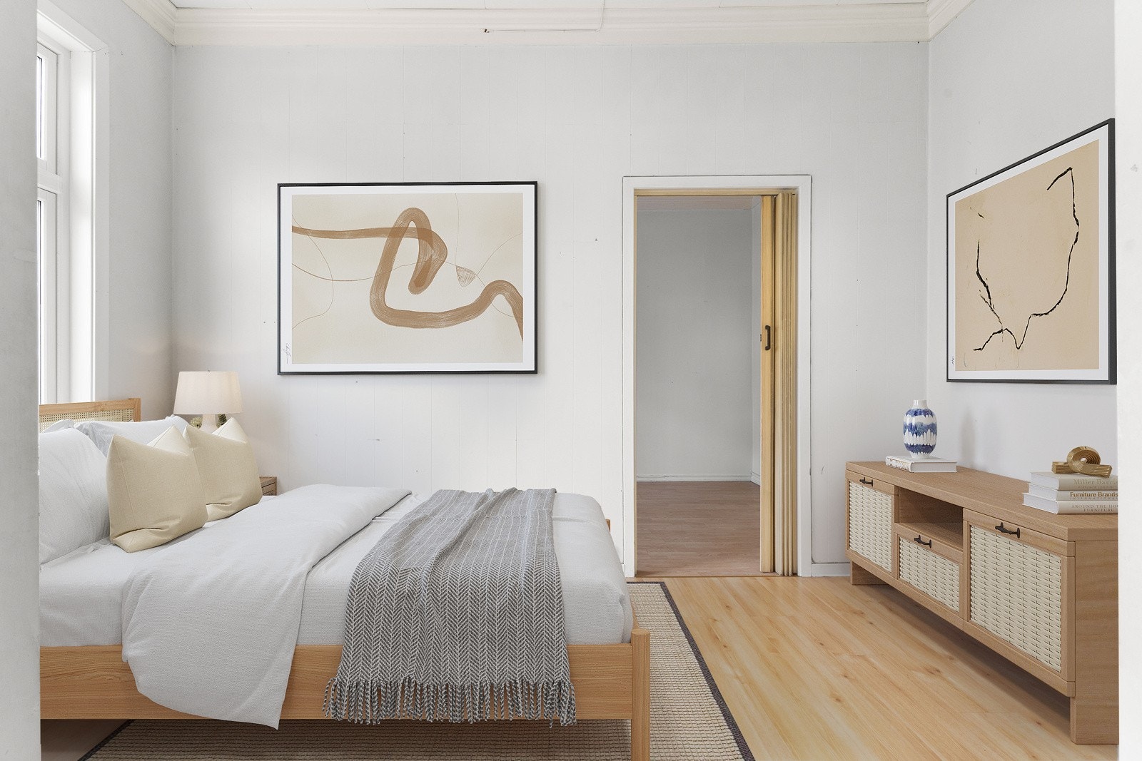Hovedsoverom med god plass til dobbelseng, komode og andre sovemøblement. Digital stylet Galleribilde