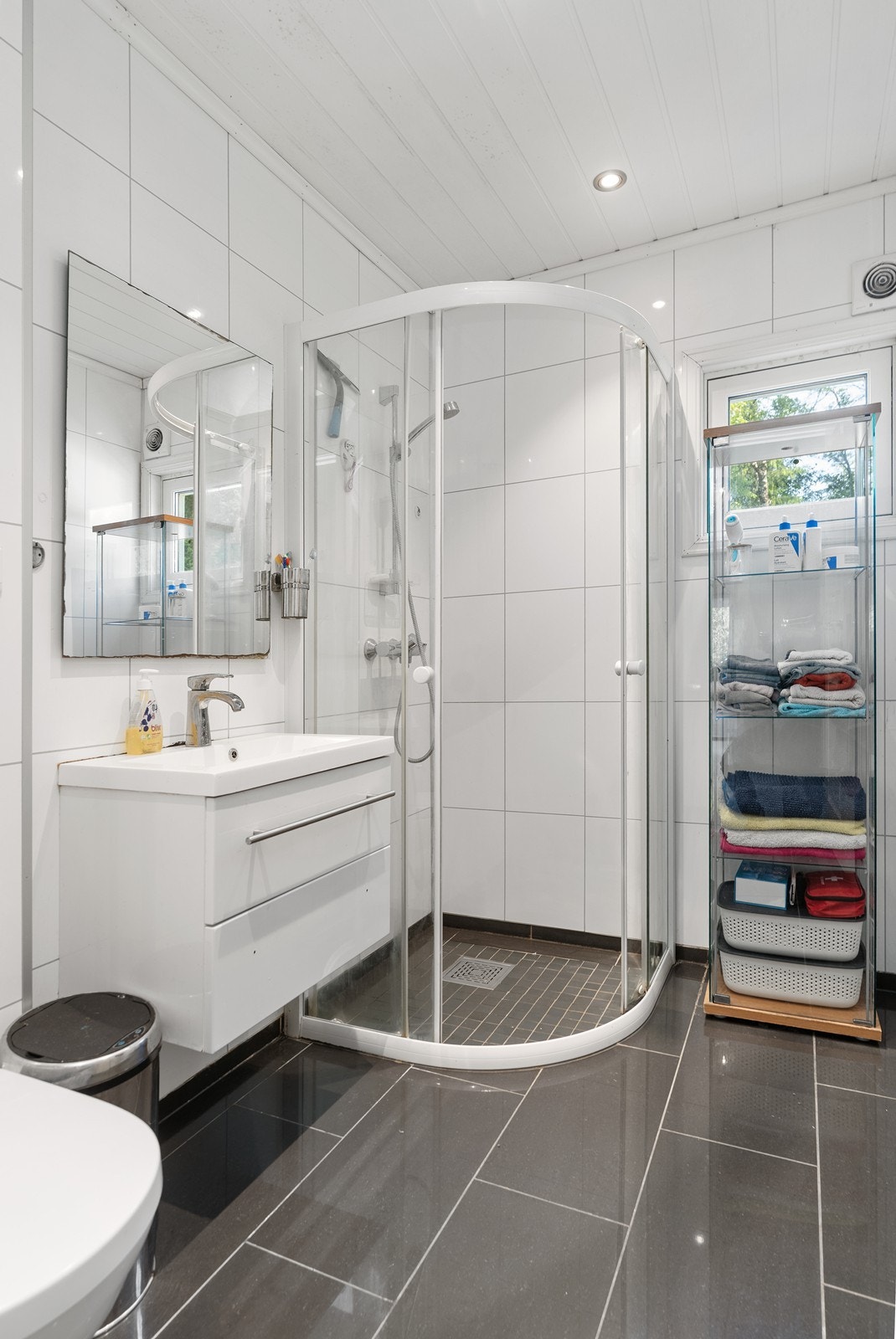 Bad/ wc med dusj. Galleribilde