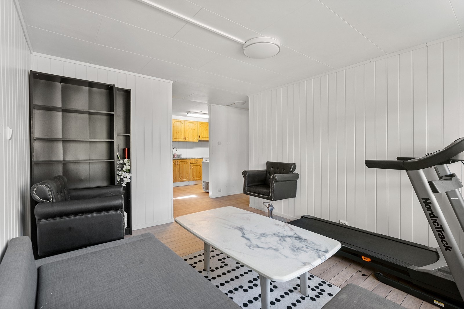 Fra stue mot kjøkken. Galleribilde