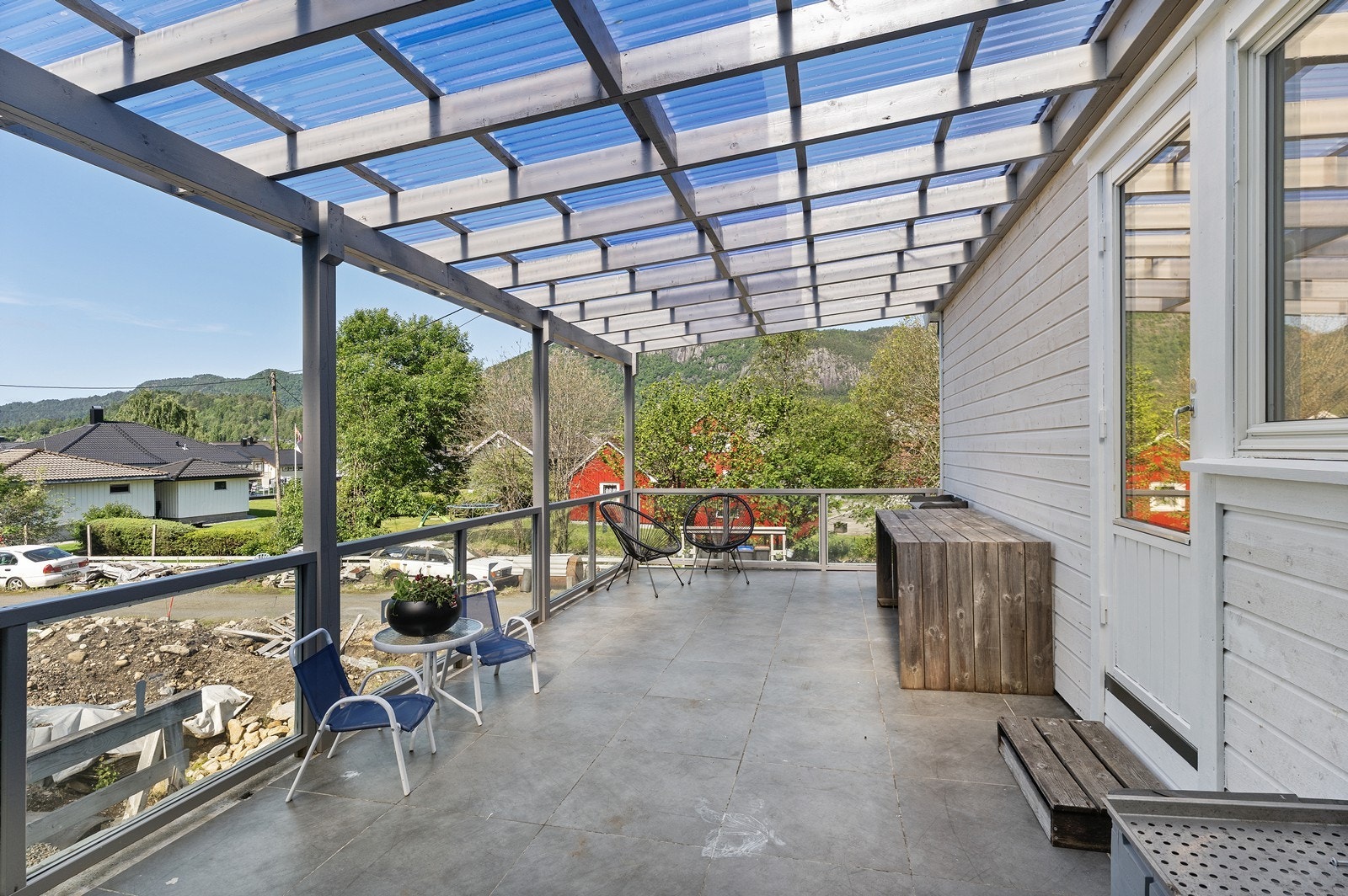 Overbygd tak på terrasse. Galleribilde