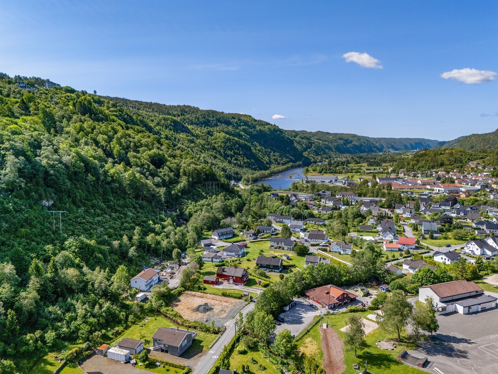 Kort avstand til skoler og barnehage. Galleribilde