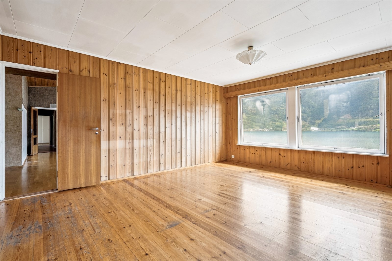 Ved siden er det enda en stue i et påbygg Galleribilde