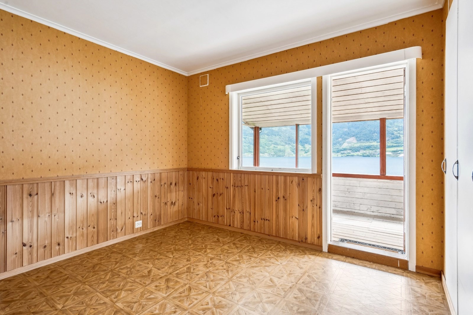 Det er 3 soverom i boligen på de godkjente bygningstegningene, men her er det rikelig med muligheter for flere soverom Galleribilde