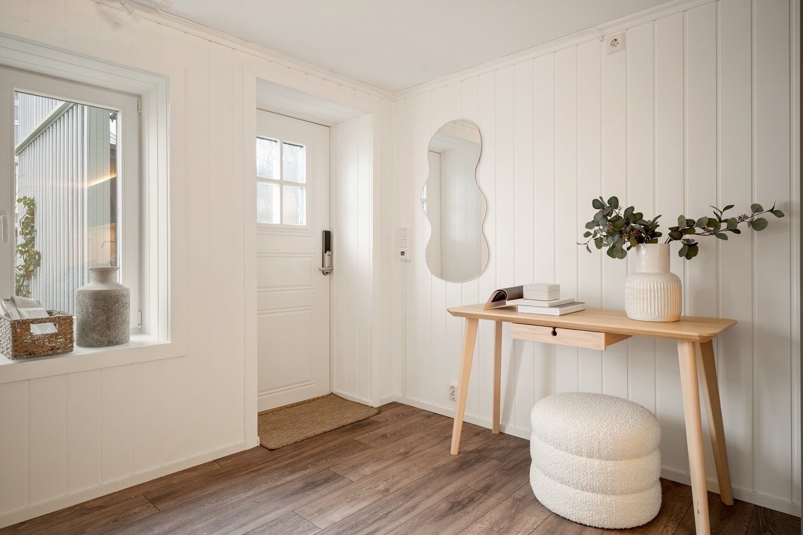 Ytterdør i tre fra 2025. Galleribilde