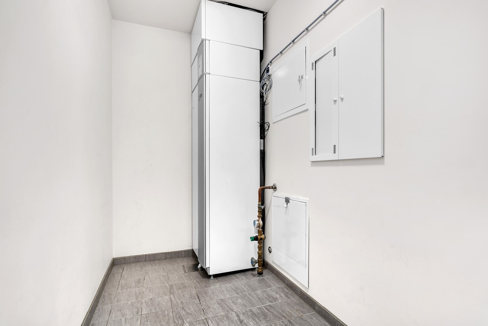 Innvendig bod/teknisk rom. Galleribilde