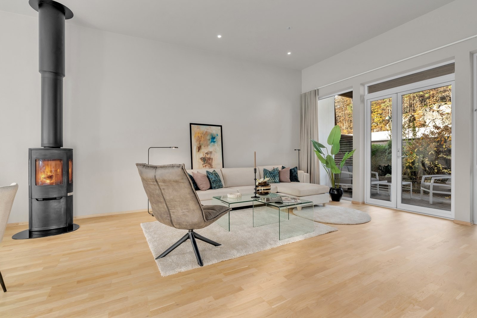 Spotter i taket gir moderne og god belysning. Galleribilde