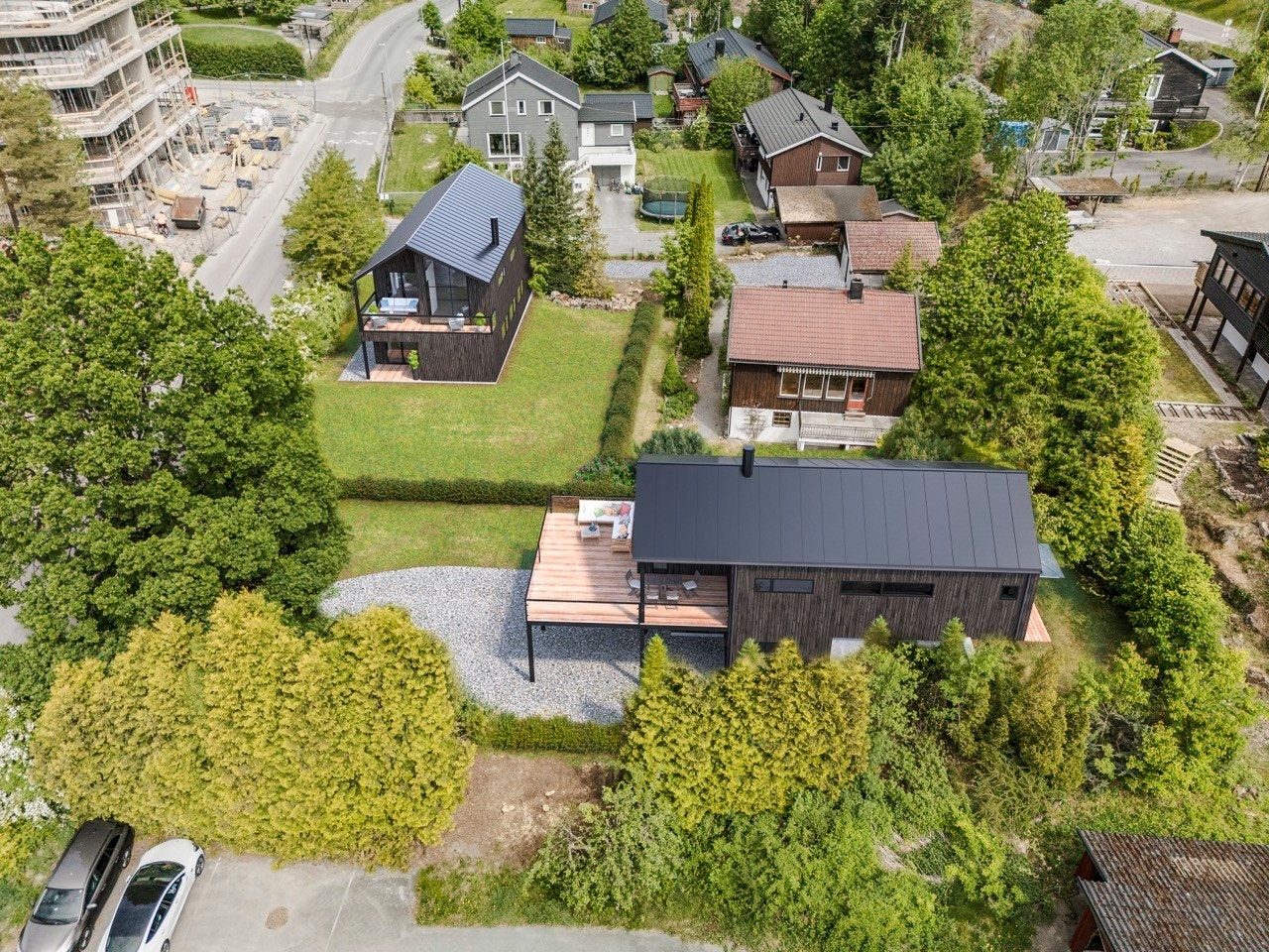 Illustrasjonsbilde av enebolig med totalt BRA på ca. 215 m². Tomt C er den som sees nærmest i bildet. Galleribilde