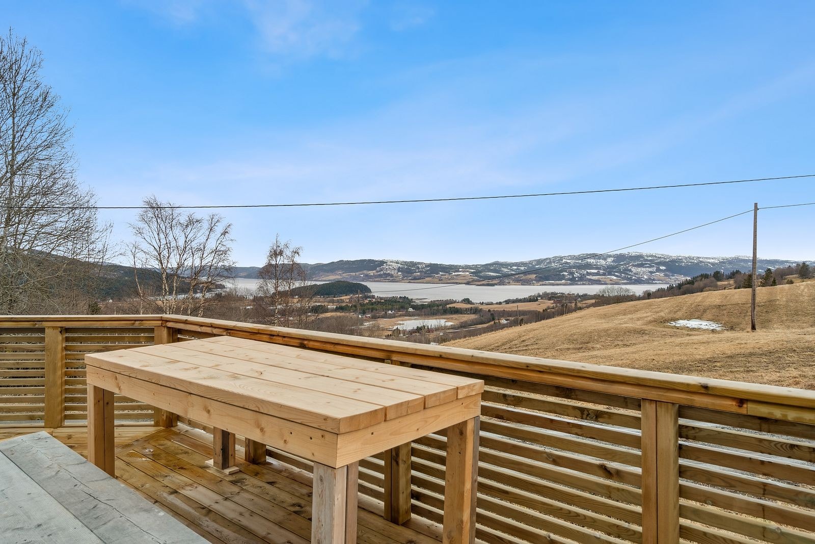 Boligen ligger godt til og har flott utsikt Galleribilde