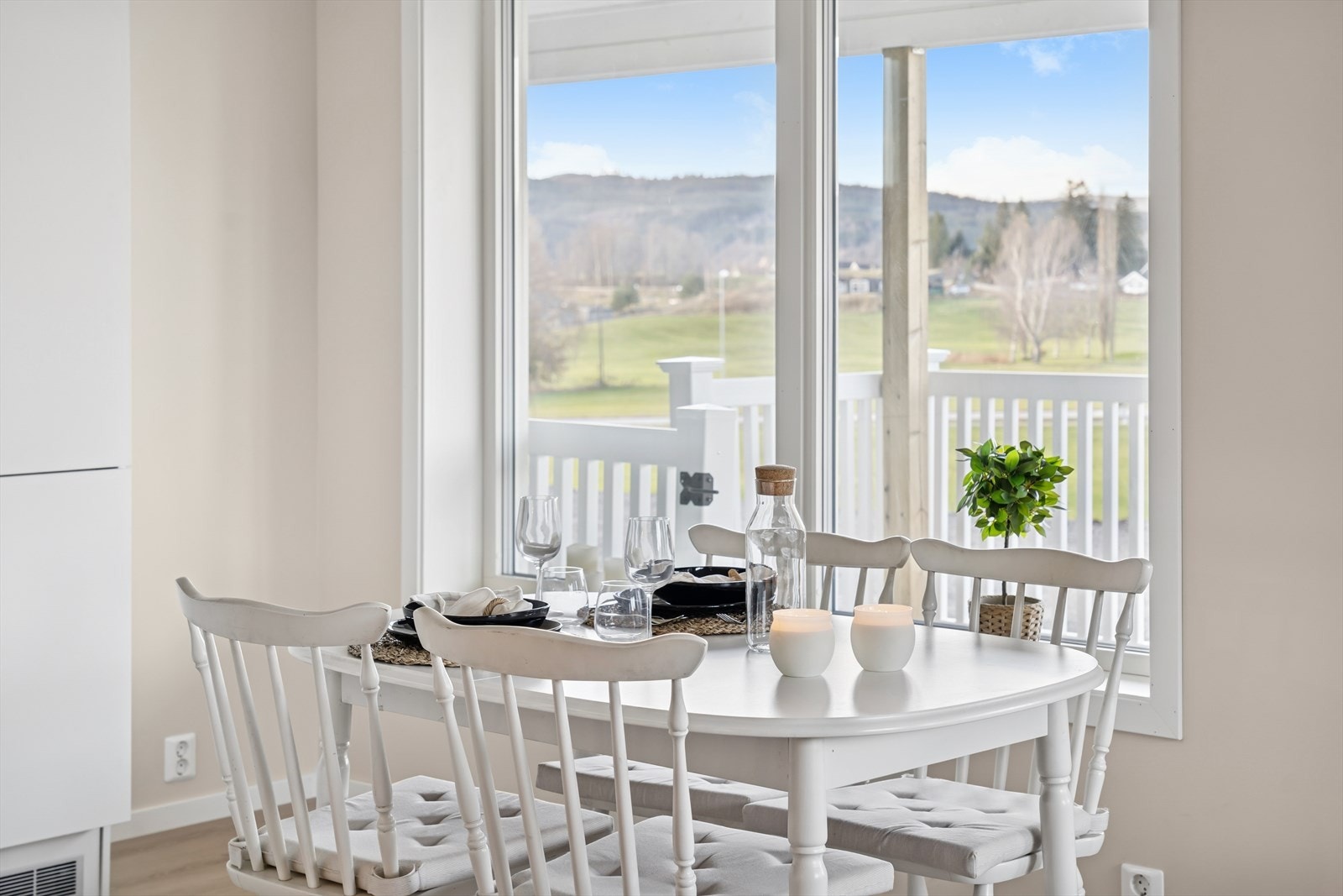 Fra spisestuen kan man nye flott utsikt. Galleribilde