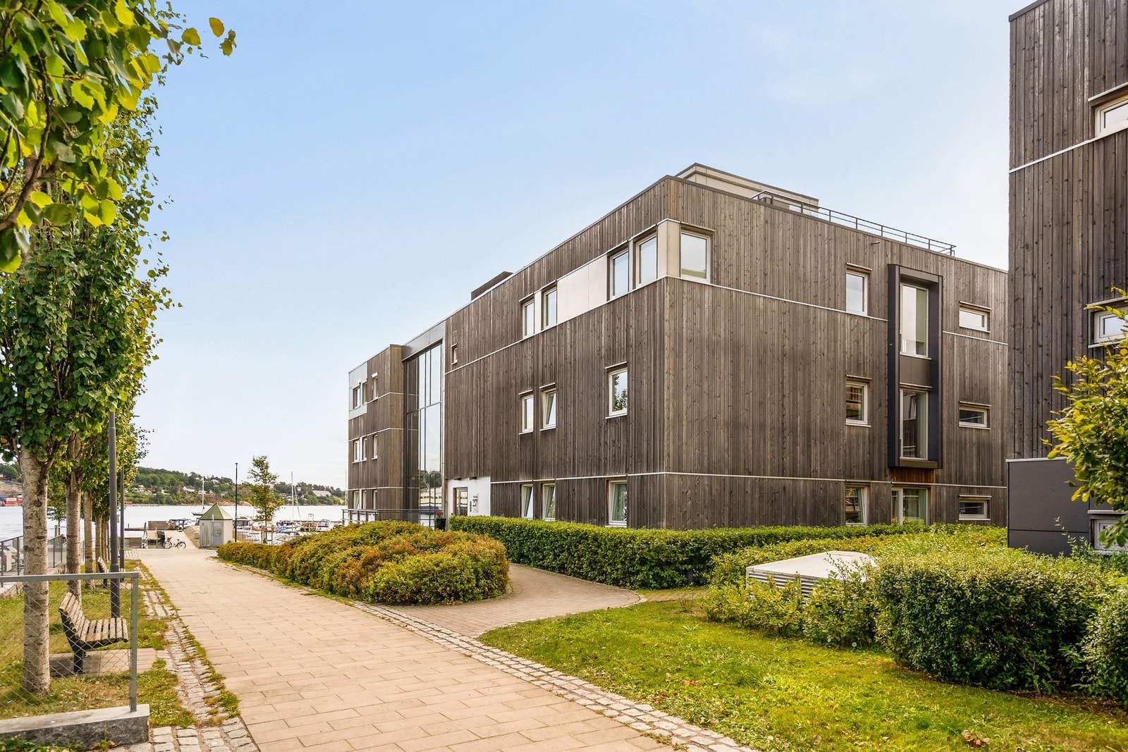 Fellesområdet er meget pent opparbeidet med internstier og grøntareal Galleribilde