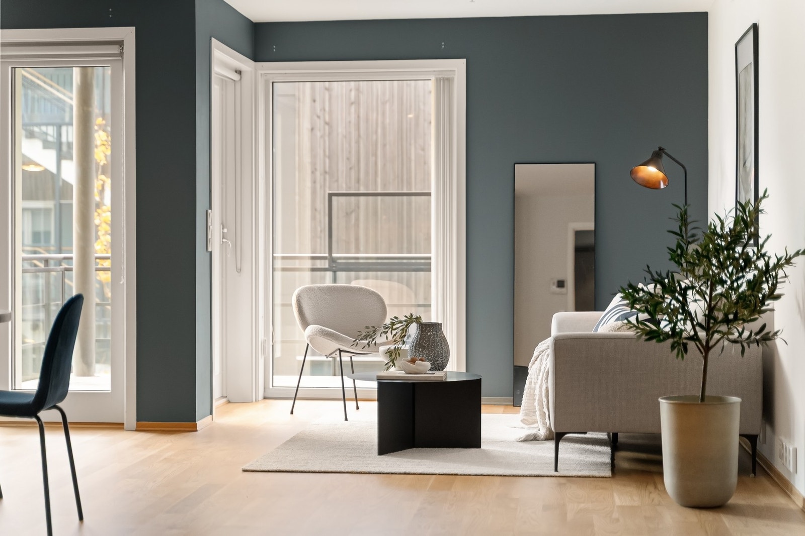 Inne er det råfint - med tidsriktige farger og materialer Galleribilde