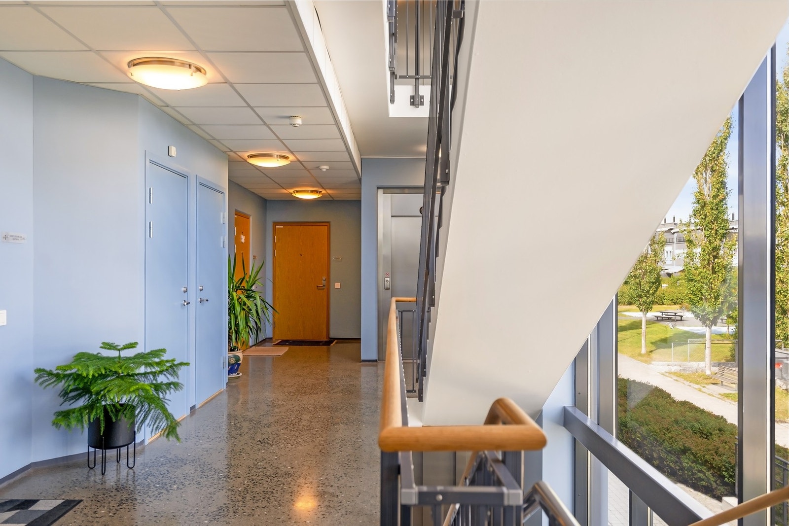 Det er heis i bygget som tar deg tørrskodd til og fra leiligheten Galleribilde