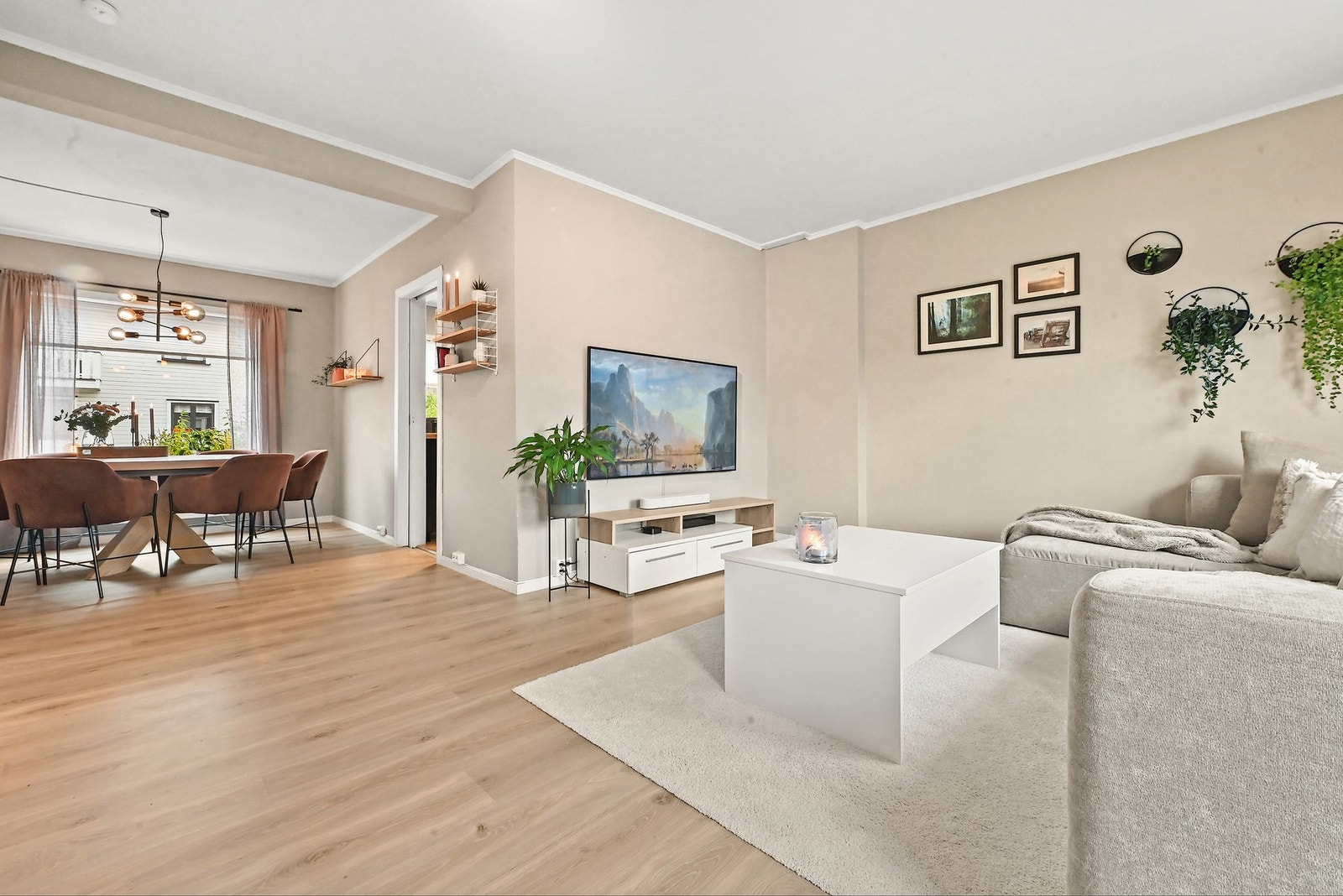 En lys og oppgradert bolig med flere gode kvaliteter. Galleribilde