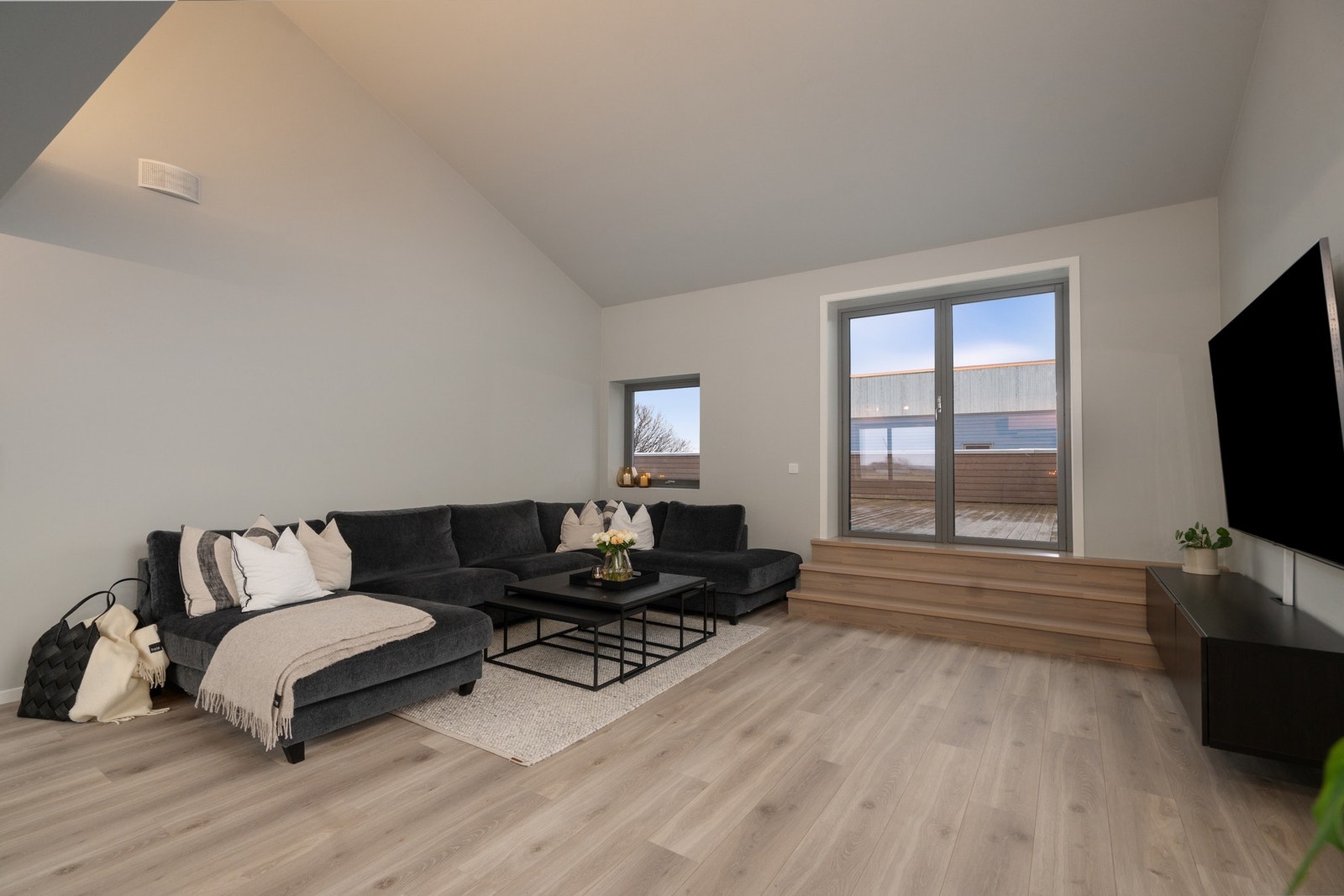 Stue. Godt med plass til å ta imot gjester også. Galleribilde