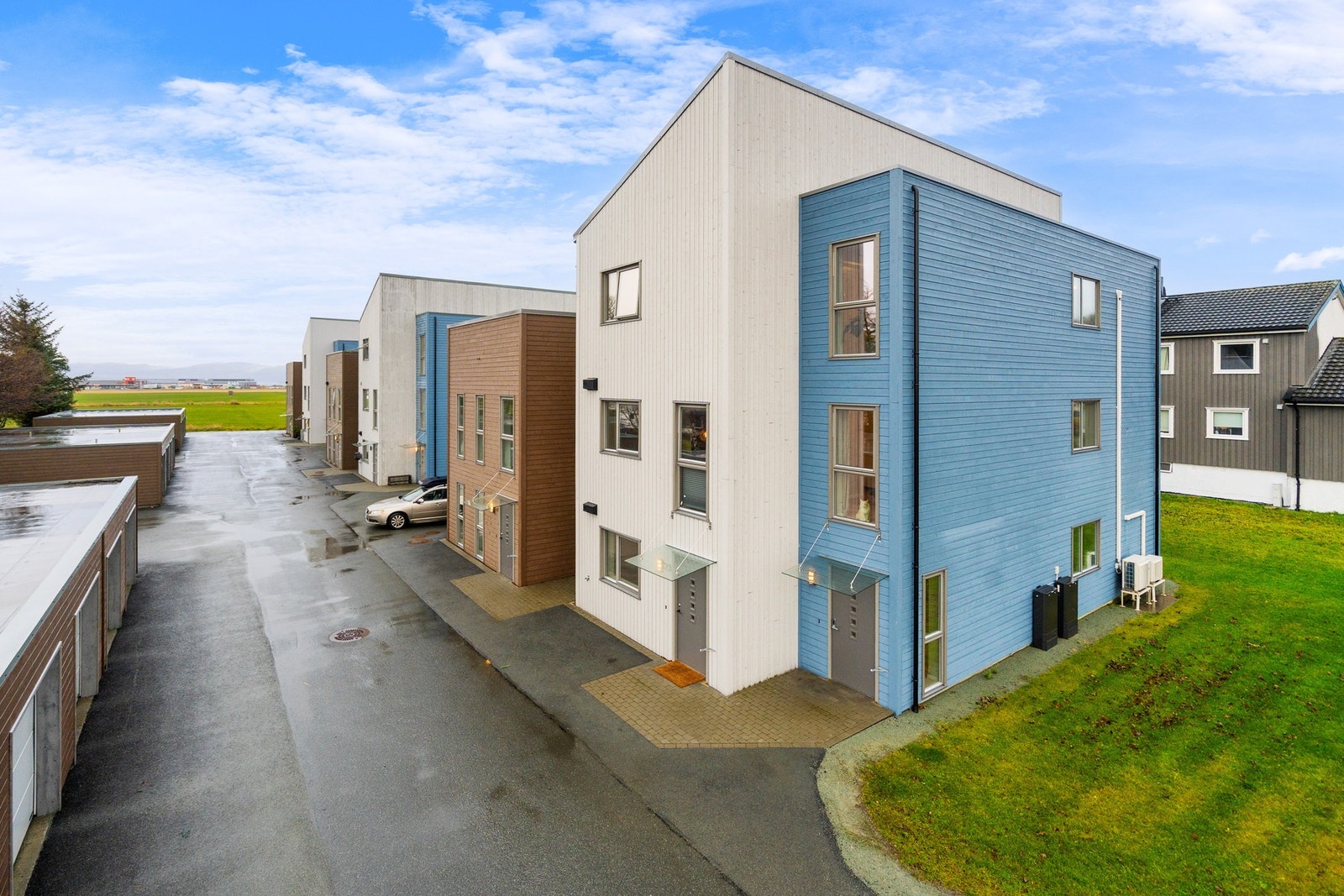 Fasade og inngangsparti. Galleribilde