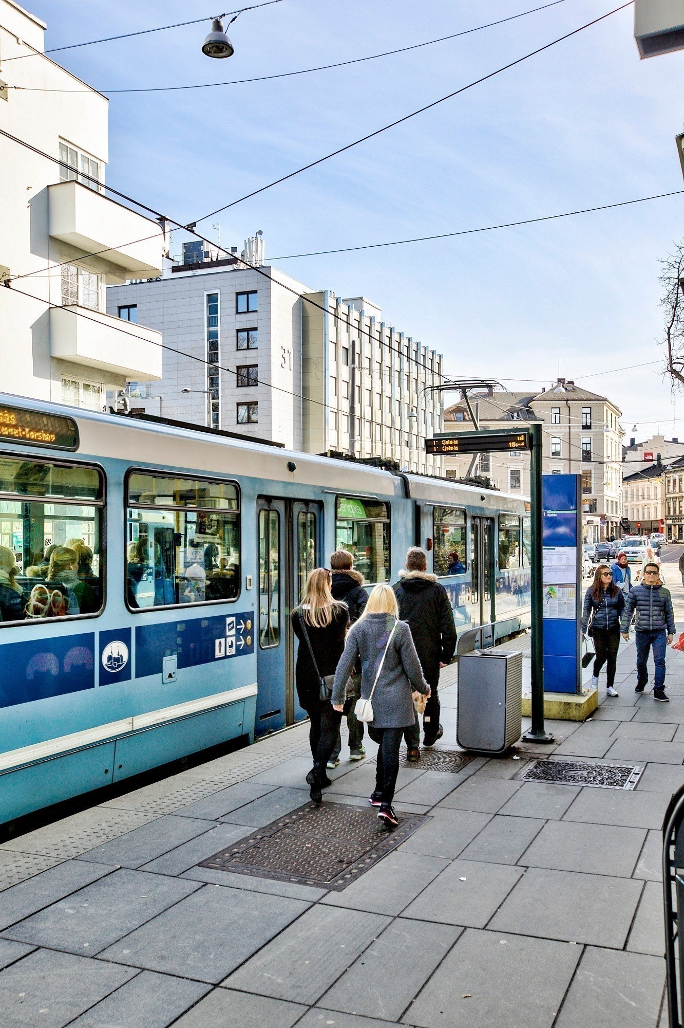 Trikkestopp rett utenfor. Galleribilde