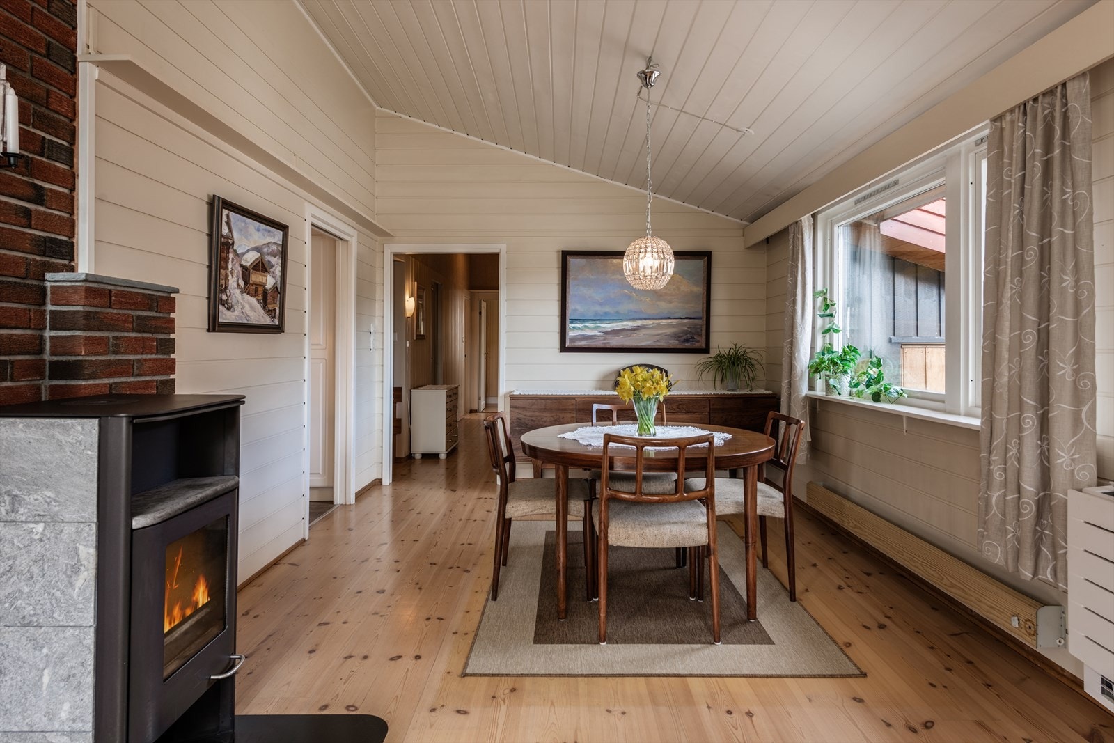 Peis med innsats og peisovn med kleberstein. Galleribilde