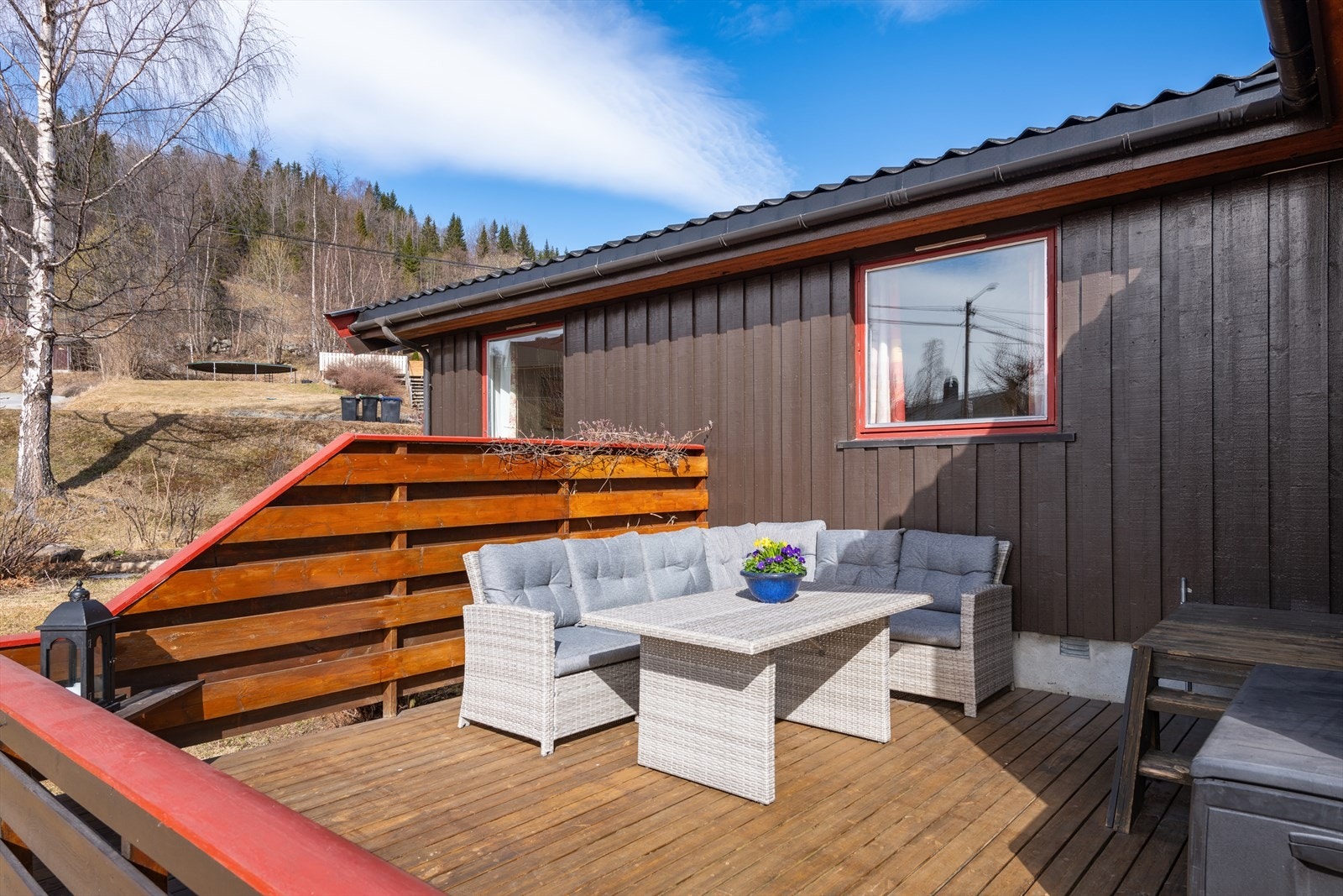 Terrasse rett utenfor kjøkkenet. Galleribilde