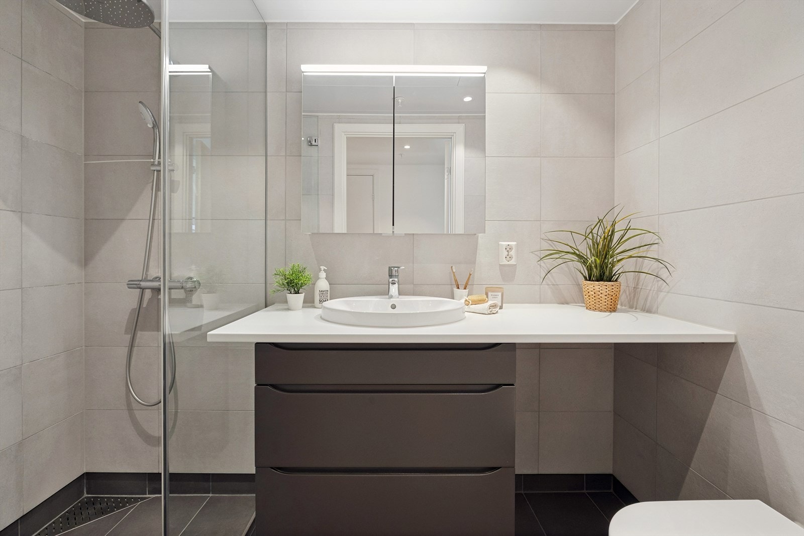 Baderom 2 er også av god størrelse. Svært praktisk. Galleribilde