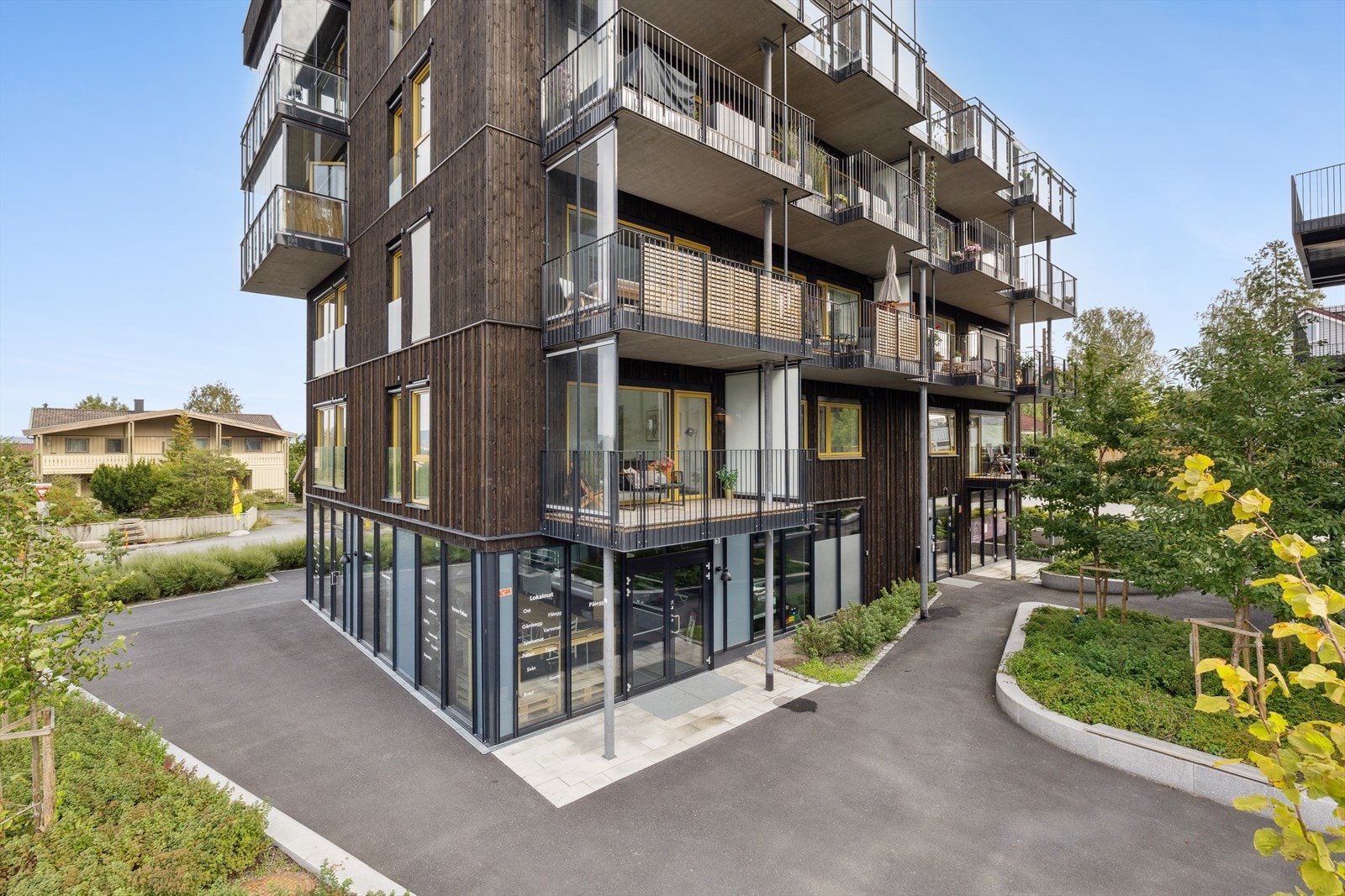 Boligen har en svært sentral beliggenhet som gjør hverdagen enklere og mer praktisk. Galleribilde