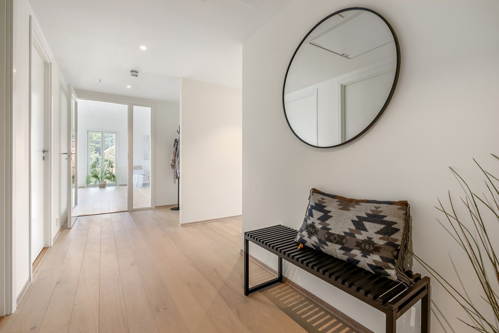 Gangen er av god størrelse, med plass til ønsket møblement. Boligen har en god planløsning. Galleribilde