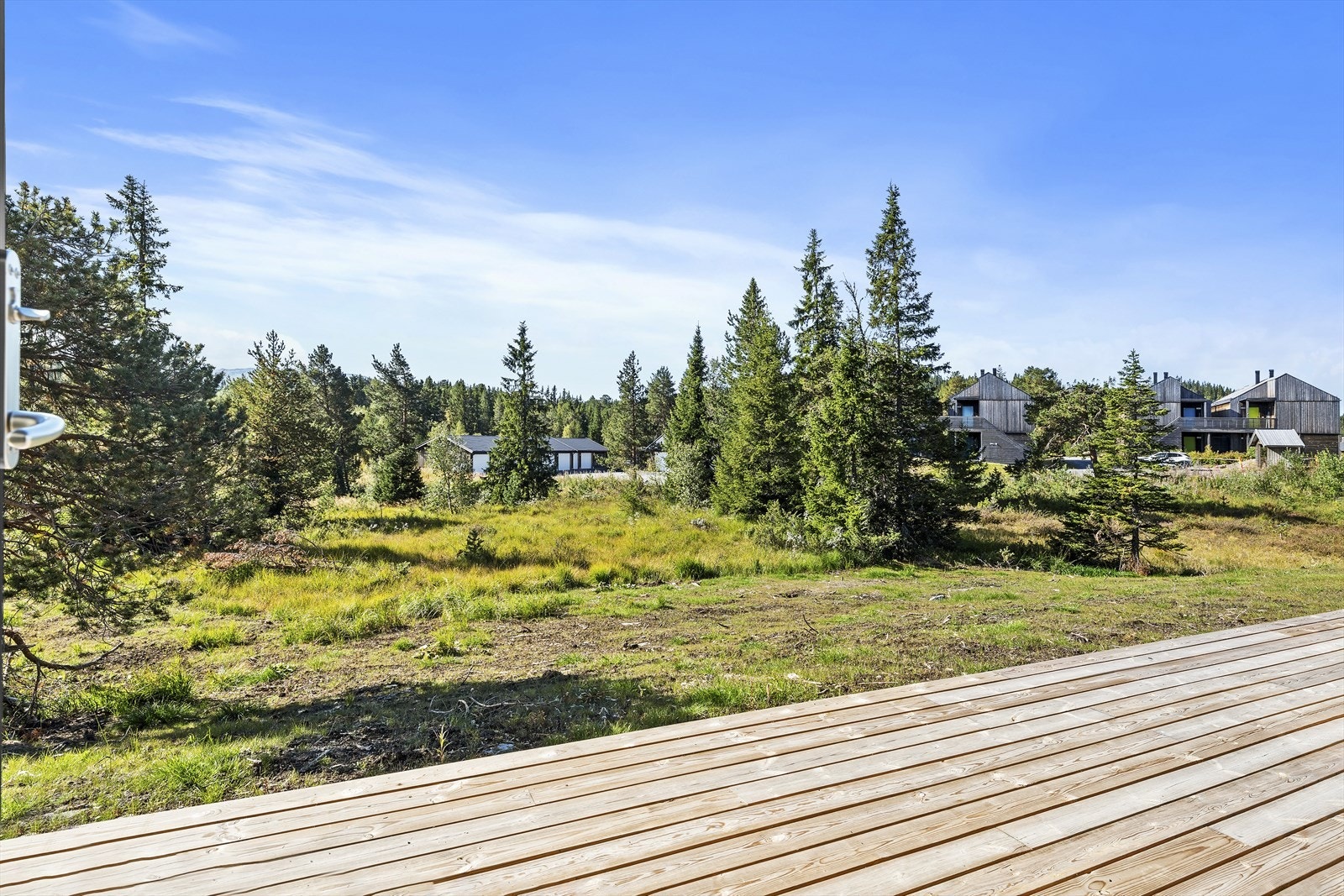 Nyoppført halvpart av vertikaldelt tomannsbolig i naturskjønne omgivelser Galleribilde