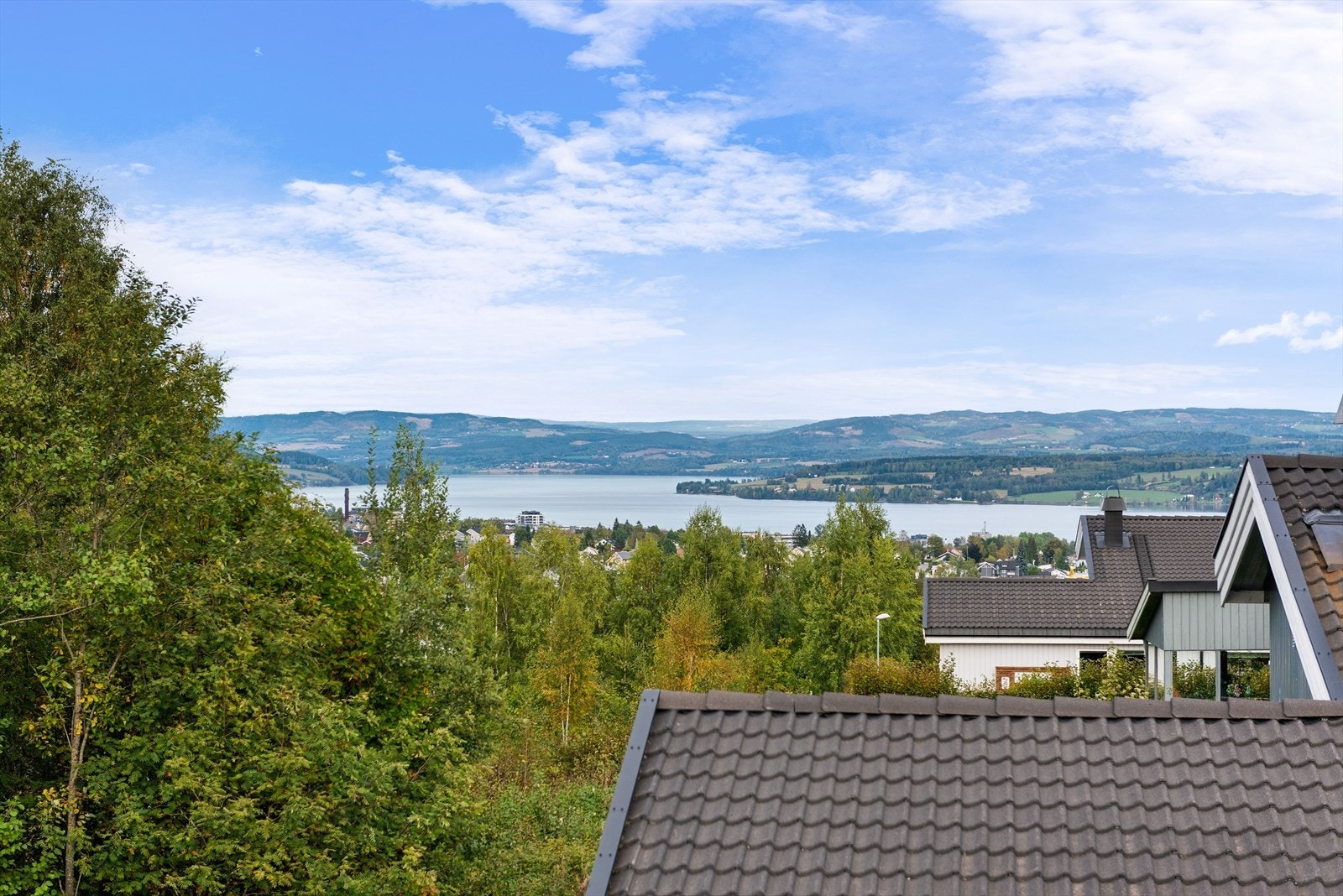 Fantastisk utsikt utover Mjøsa. Galleribilde