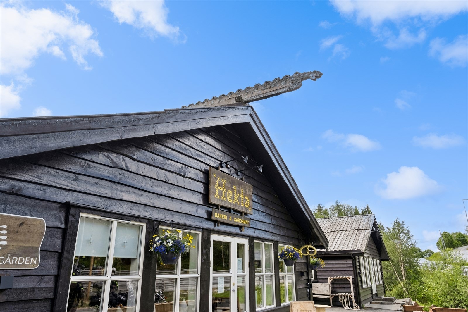 Det populære bakeriet Hekta kan nås både til fots, på ski og med bil. Galleribilde