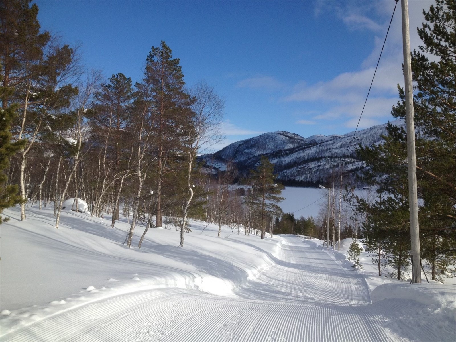 Skiløyper like utenfor hyttedøren i Sirdal arena. Bilde tatt av selger. Galleribilde