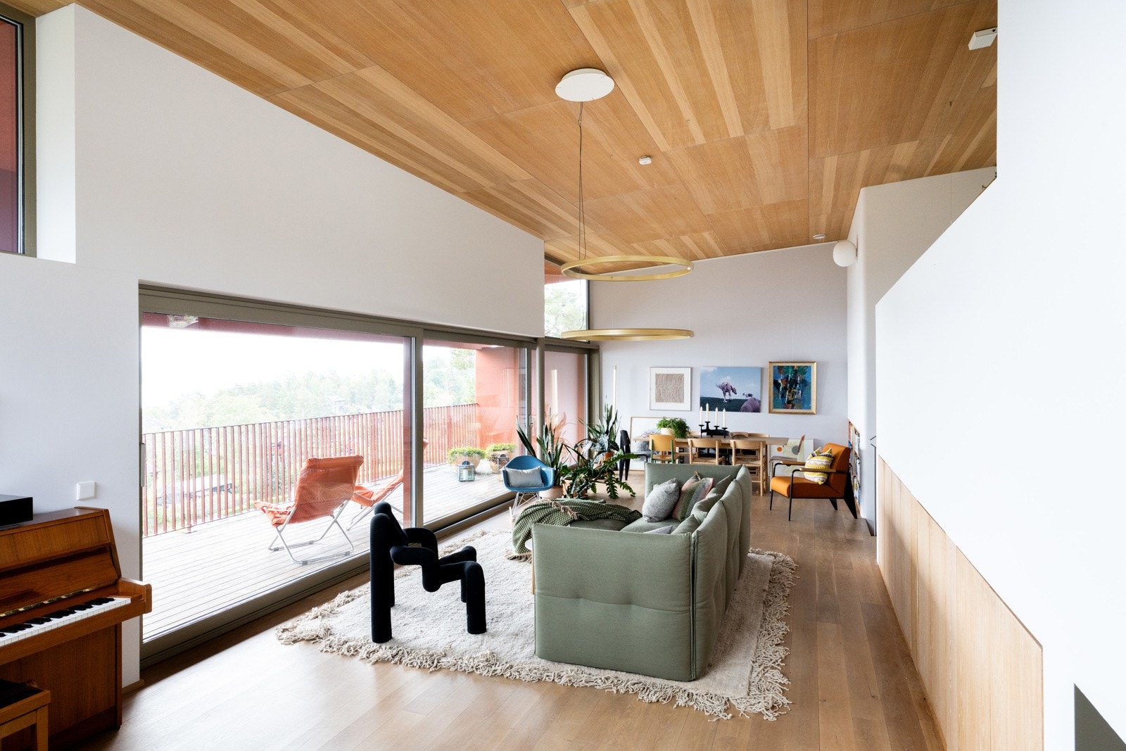 Stuen byr på gode og fleksible møbleringsmuligheter.