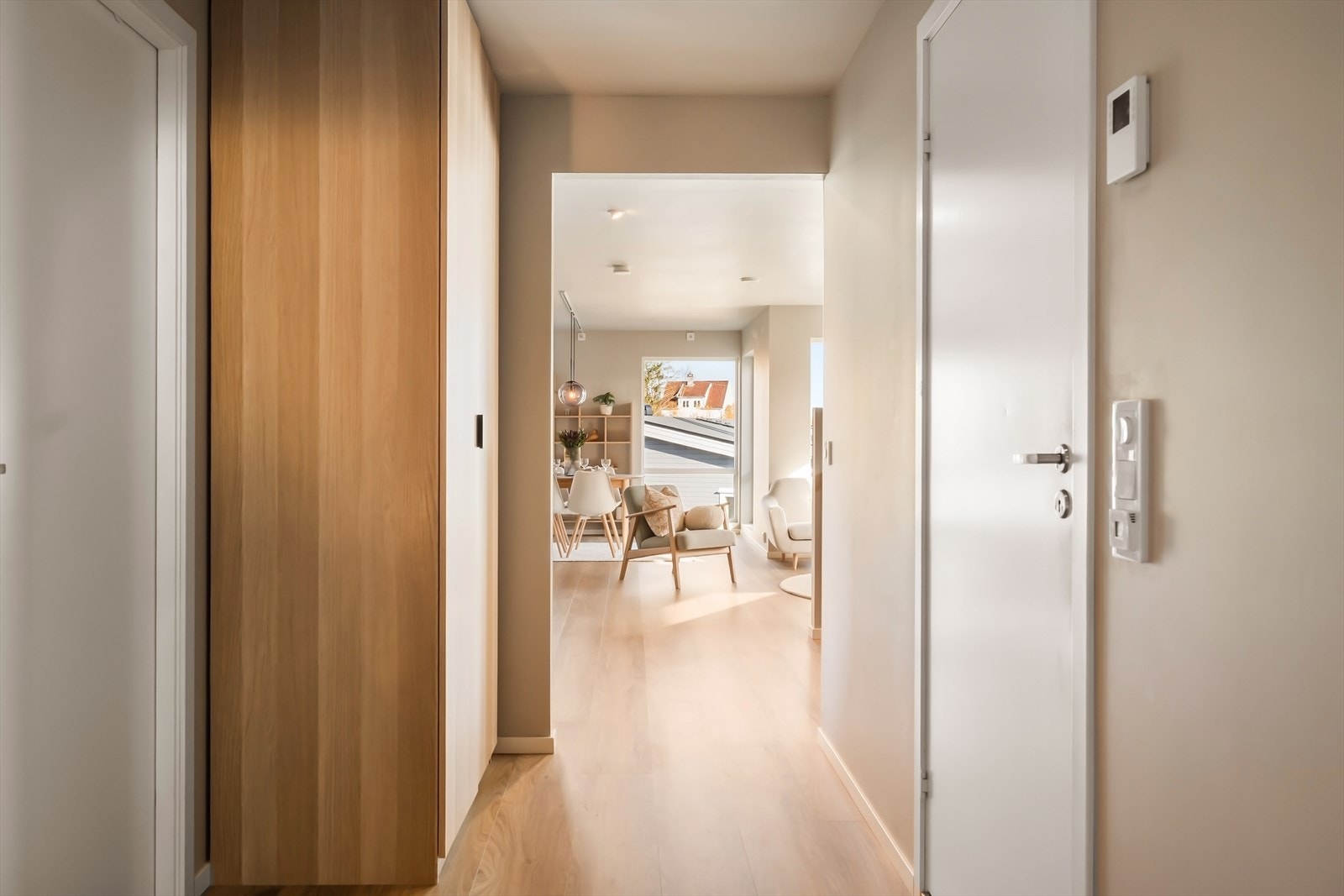 - Merk at boligen har både peis, varmepumpe, balansert ventilasjon m/varmegjenvinning og gulvvarme på begge badene - Galleribilde