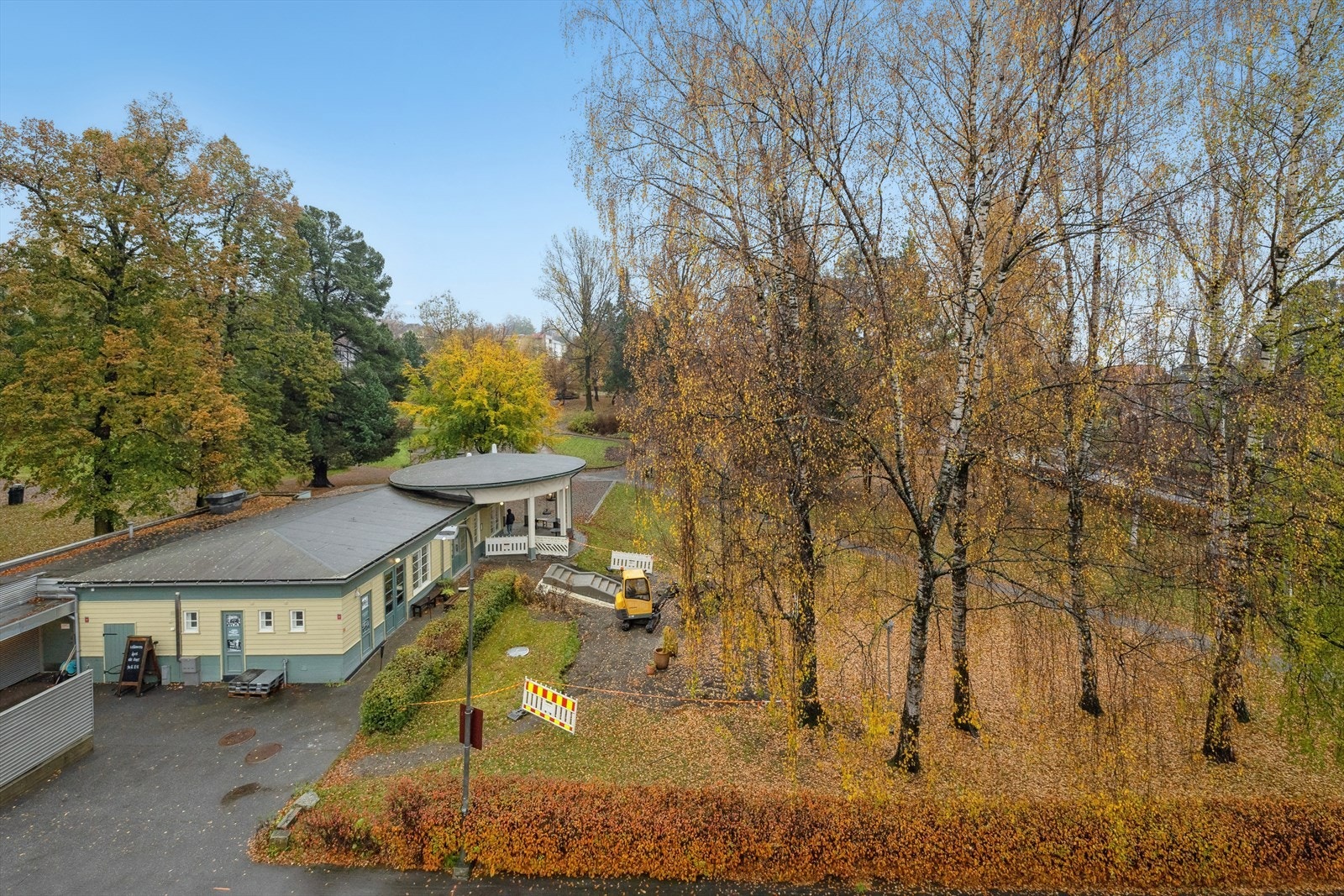 Umiddelbar nærhet til Søndre Park med flott parkanlegg og hvor man finner den hyggelige parkkaféen. Galleribilde