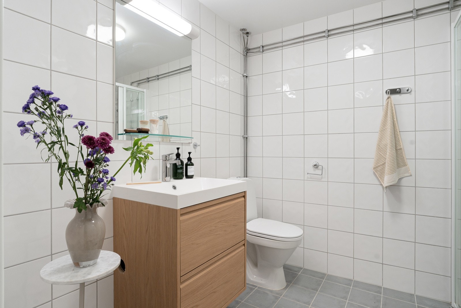 Flislagt bad innredet med varmekabler. Galleribilde