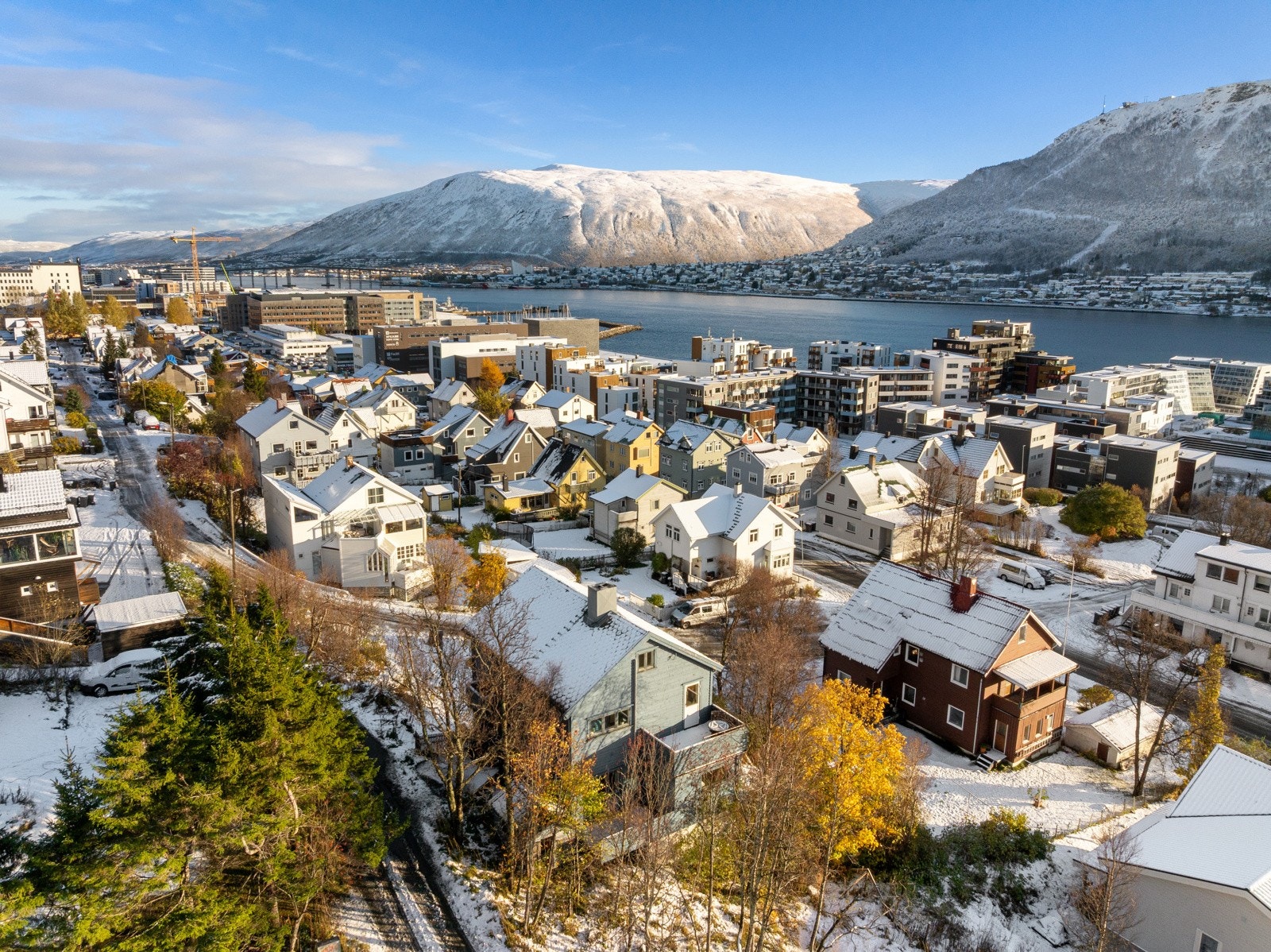 Umiddelbar nærhet til lysløype og turmuligheter fra boligen.
