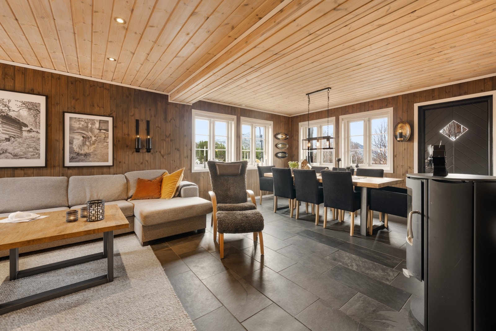 Fliser og varme i gulv i hele 1. etg. Galleribilde