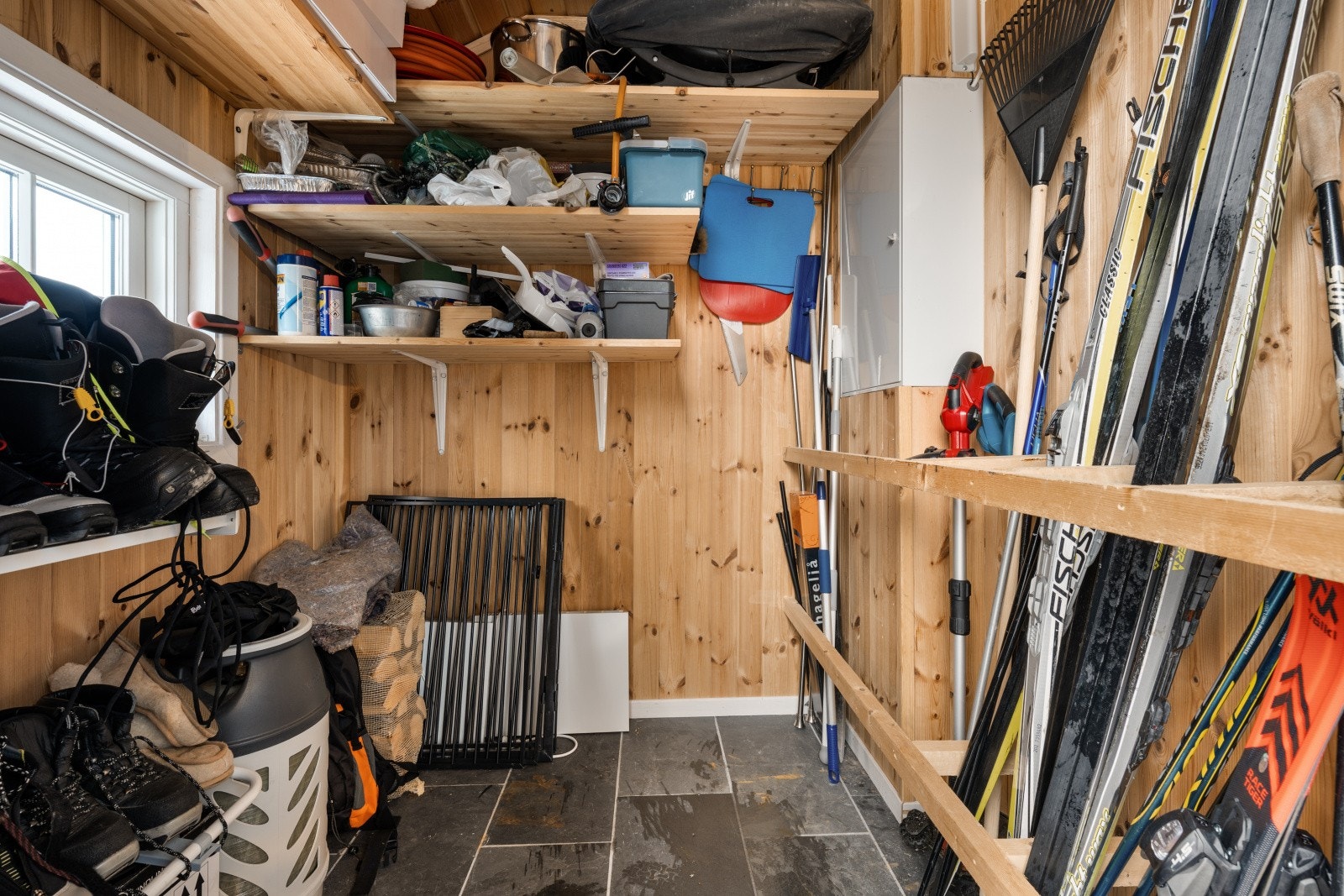 En praktisk utvendig bod til oppbevaring. Galleribilde