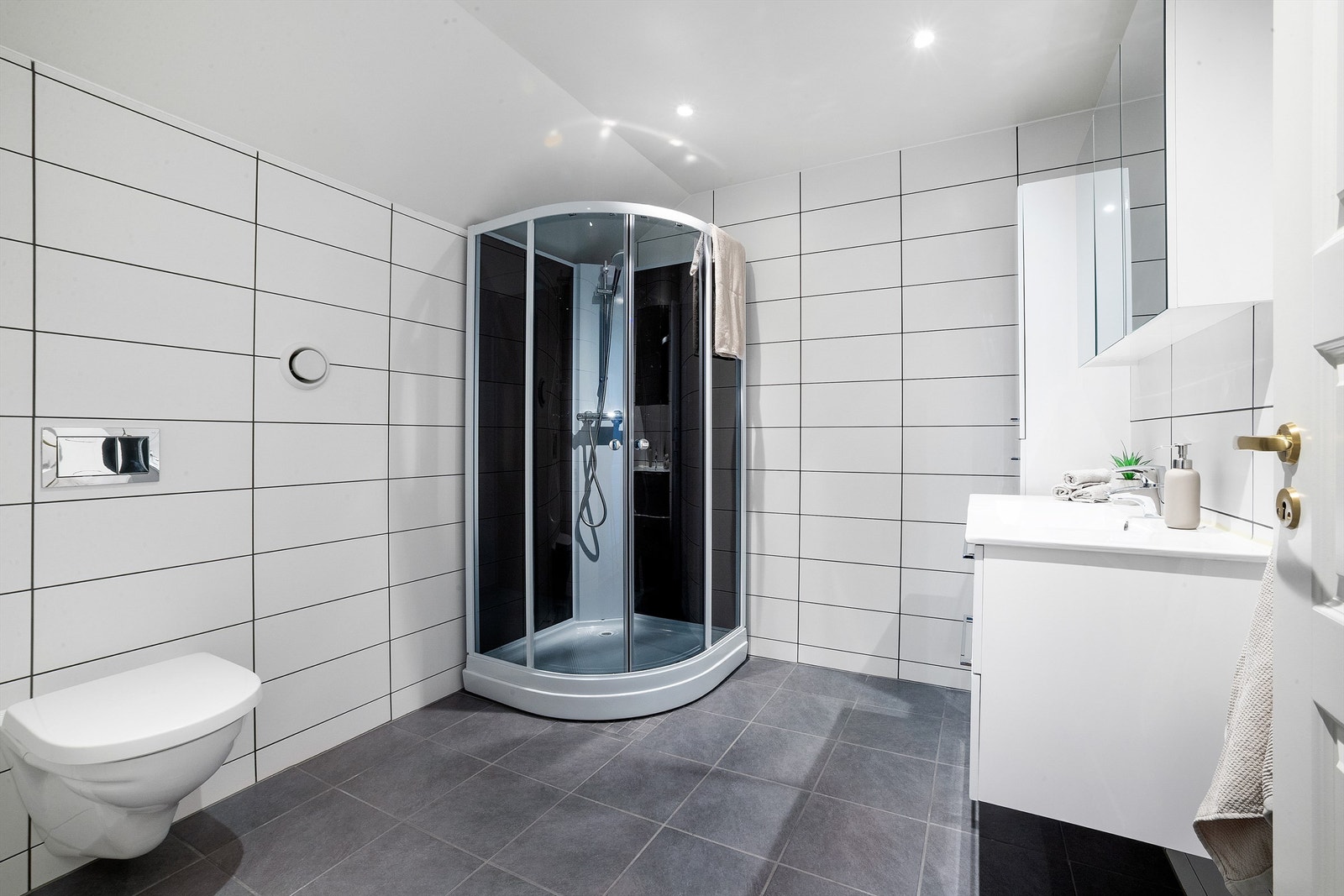 Dusjkabinett med to-greps armatur Galleribilde