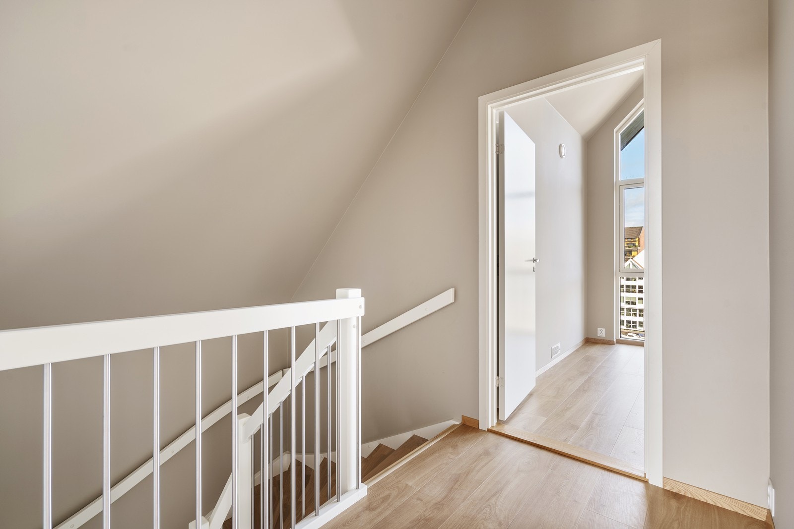 Duse og behagelige fargevalg er gjennomgående i hele boligen Galleribilde