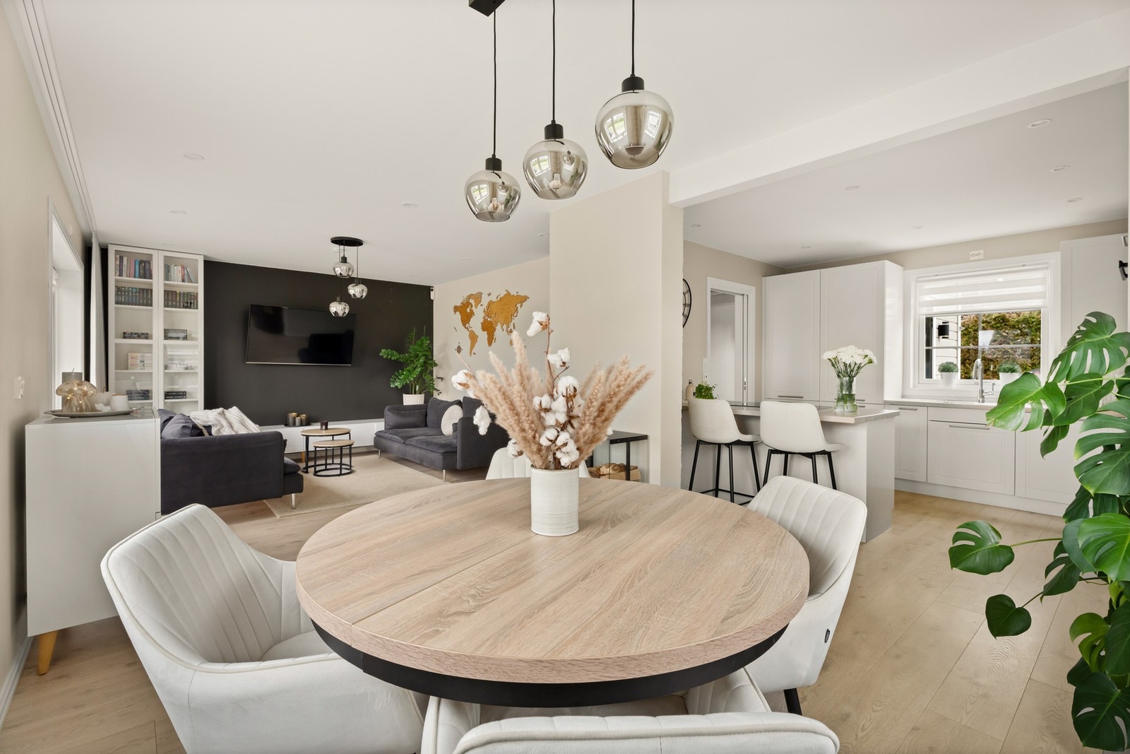 Direkte utgang til den sørvestvendte terrassen - perfekt for sommerdager. Galleribilde